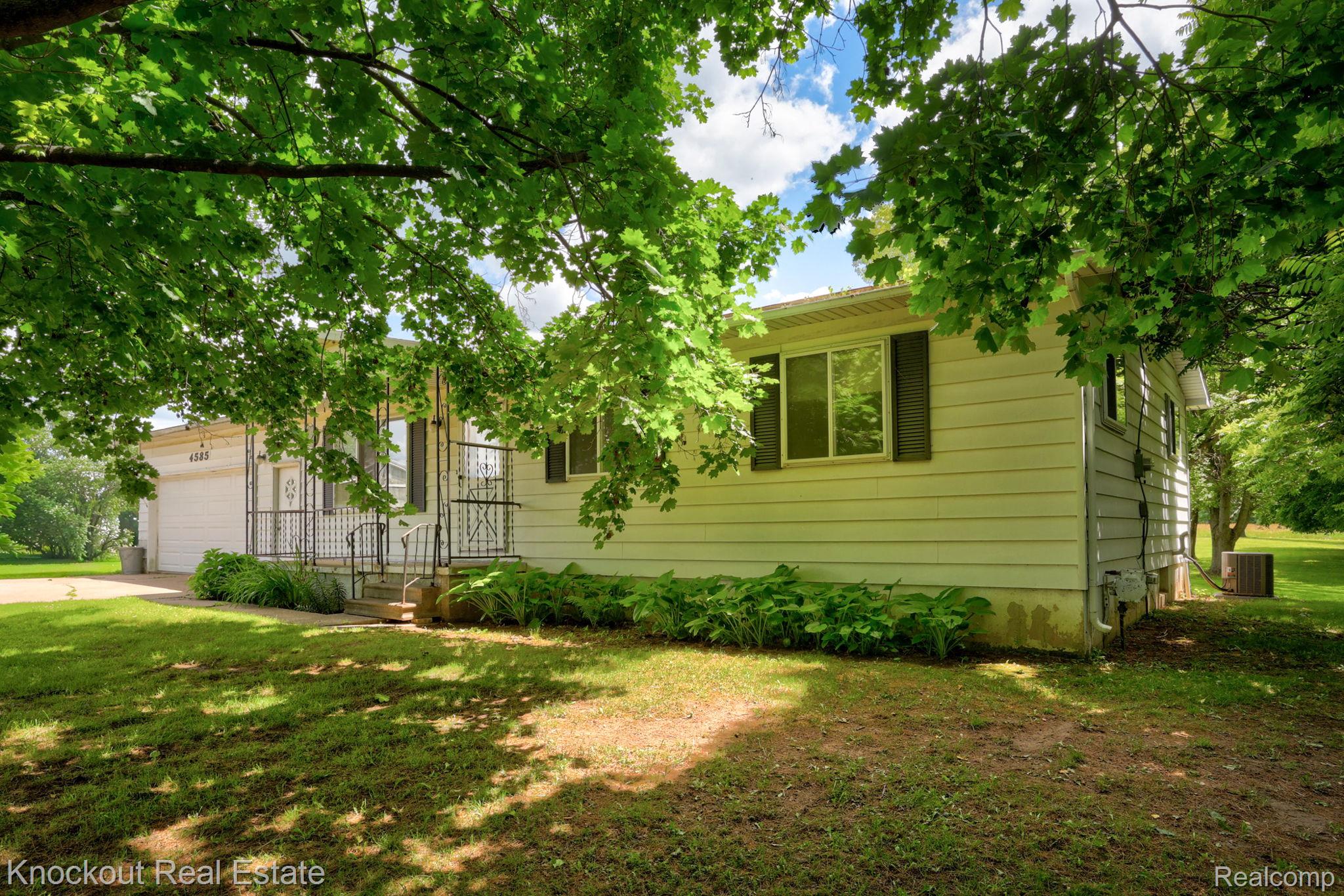 4585 Birch Run Road Property Photo 6