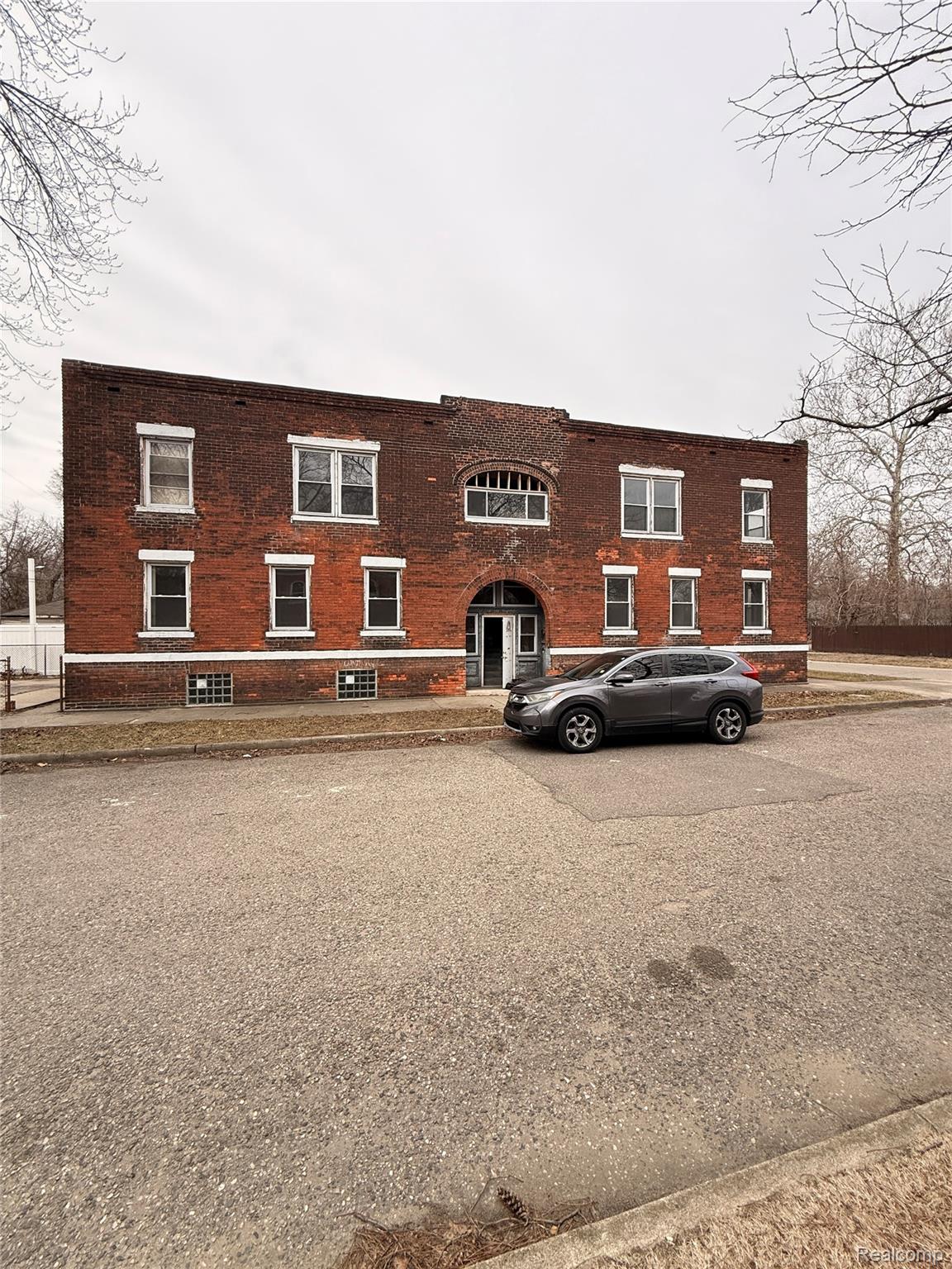 710 S Sloan Street Property Photo 1