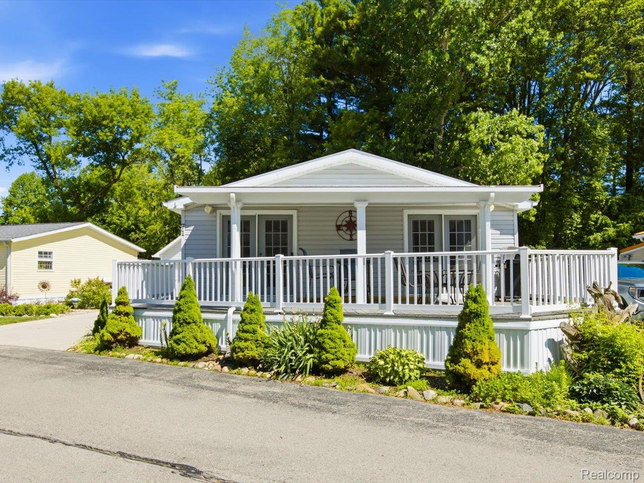 2545 Lakeshore Road Property Photo 11