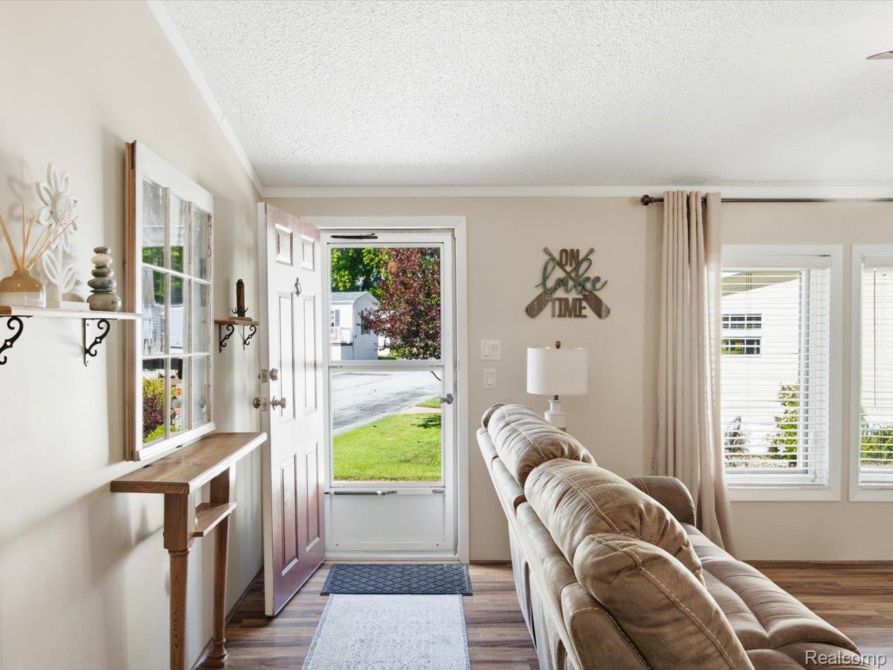 2545 Lakeshore Road Property Photo 13