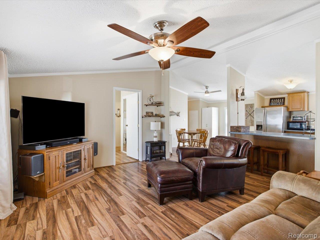 2545 Lakeshore Road Property Photo 17