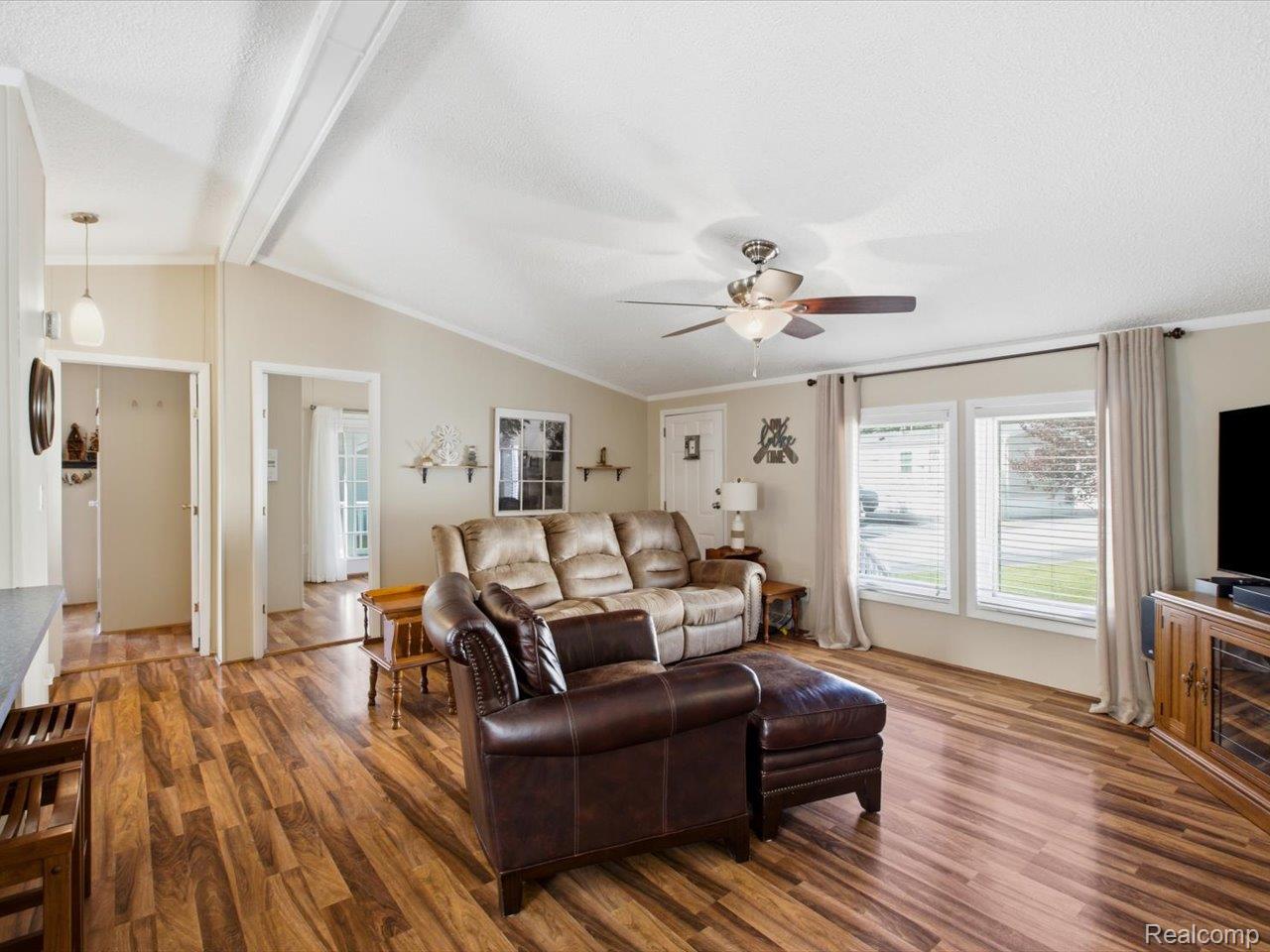 2545 Lakeshore Road Property Photo 18