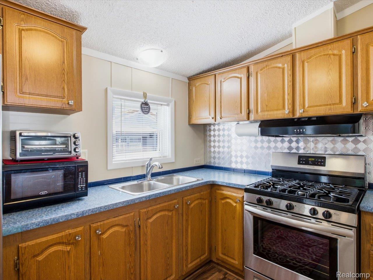 2545 Lakeshore Road Property Photo 22