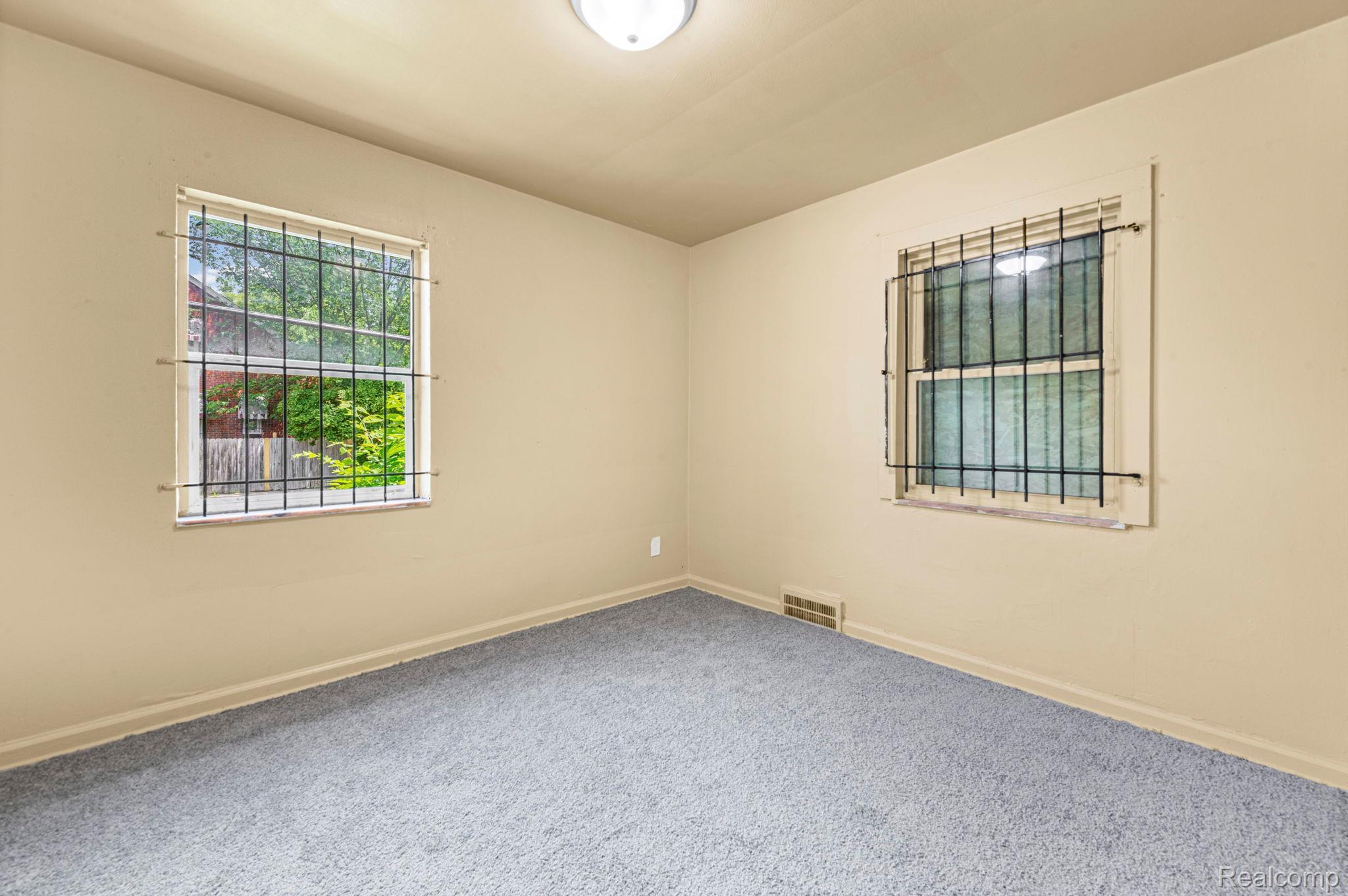 10270 Beaconsfield Street Property Photo 6