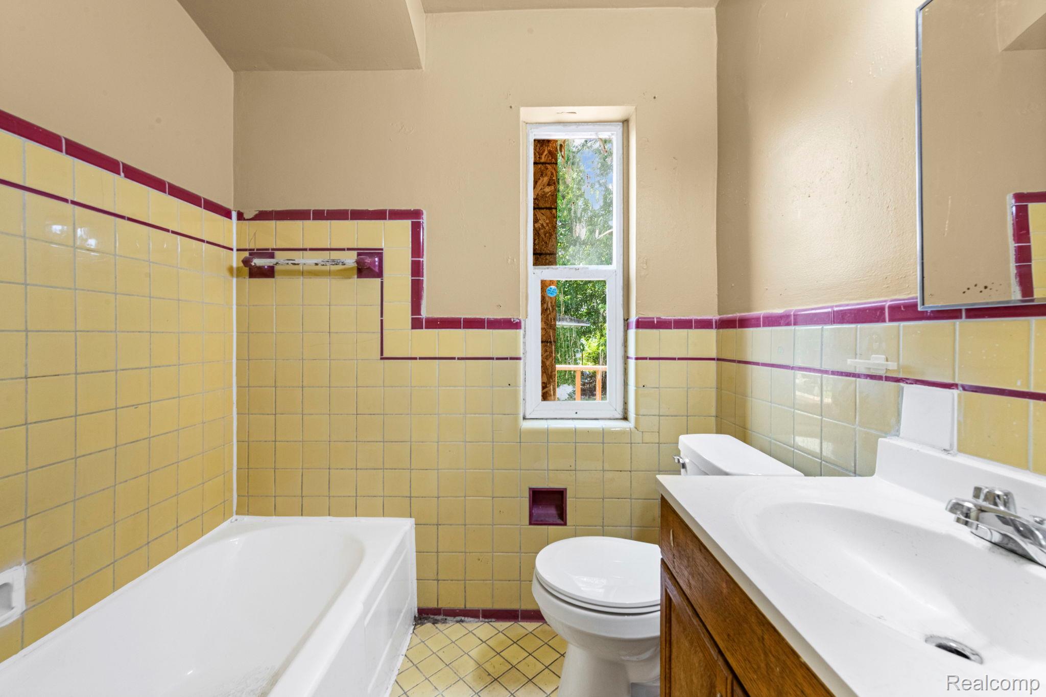 10270 Beaconsfield Street Property Photo 9