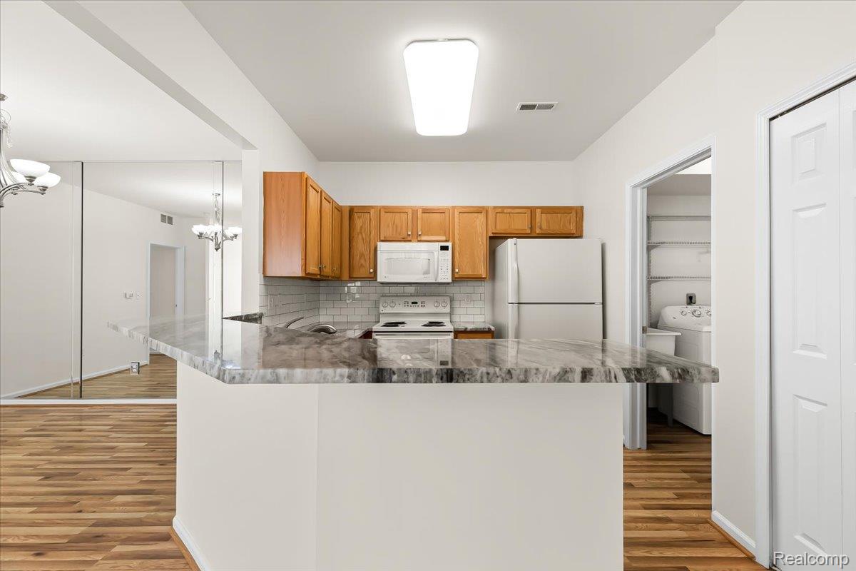 17104 Chesapeake Circle Property Photo 3