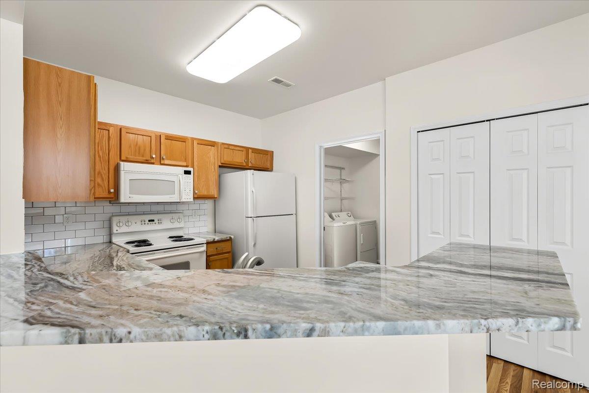 17104 Chesapeake Circle Property Photo 4