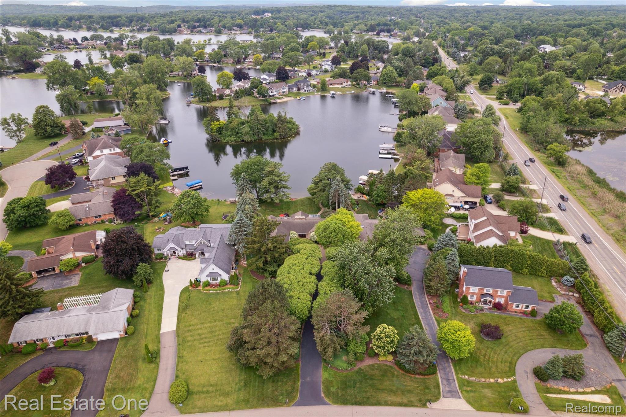 5161 Ledgewood Drive Property Photo 4