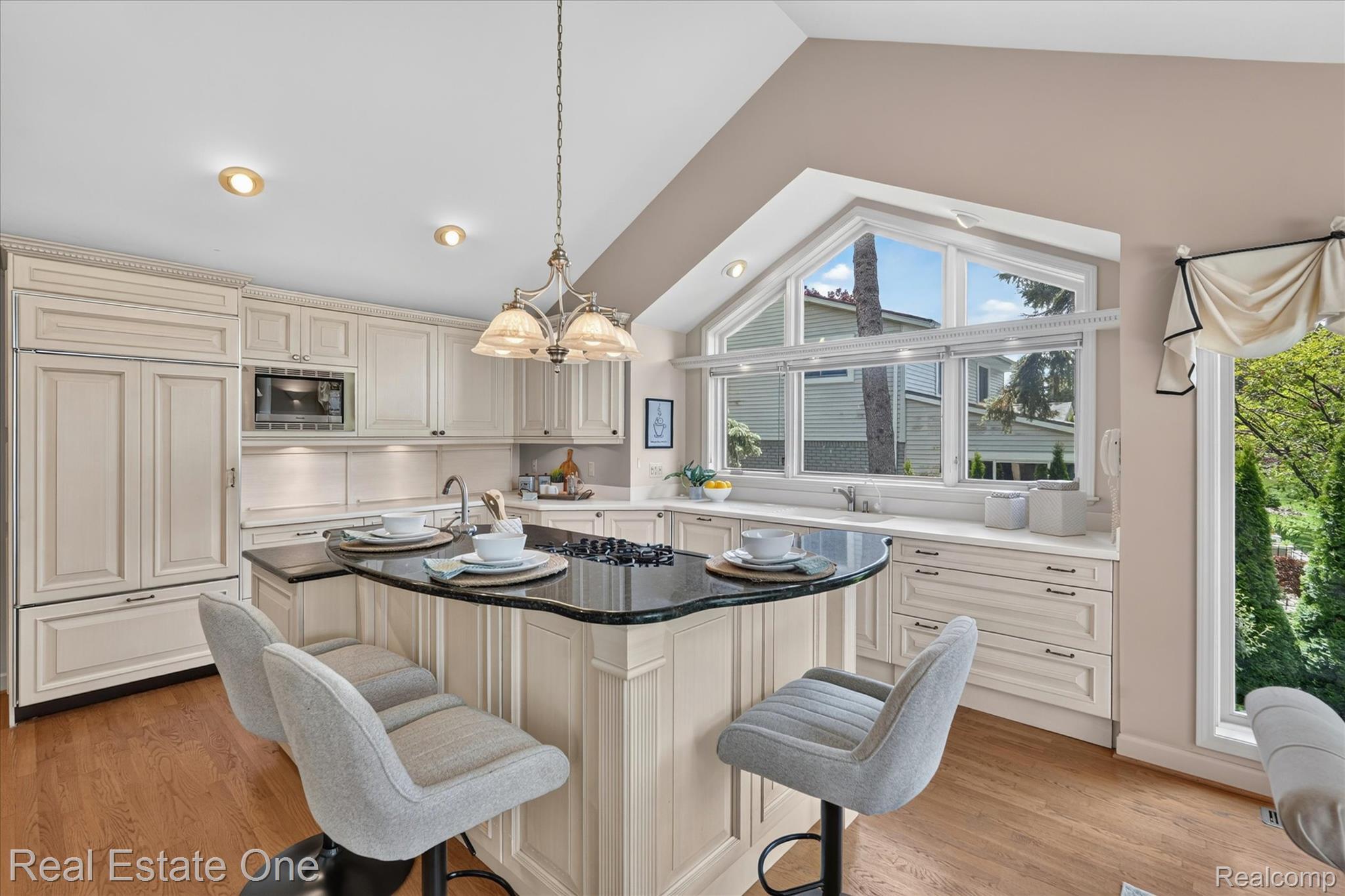 5161 Ledgewood Drive Property Photo 19