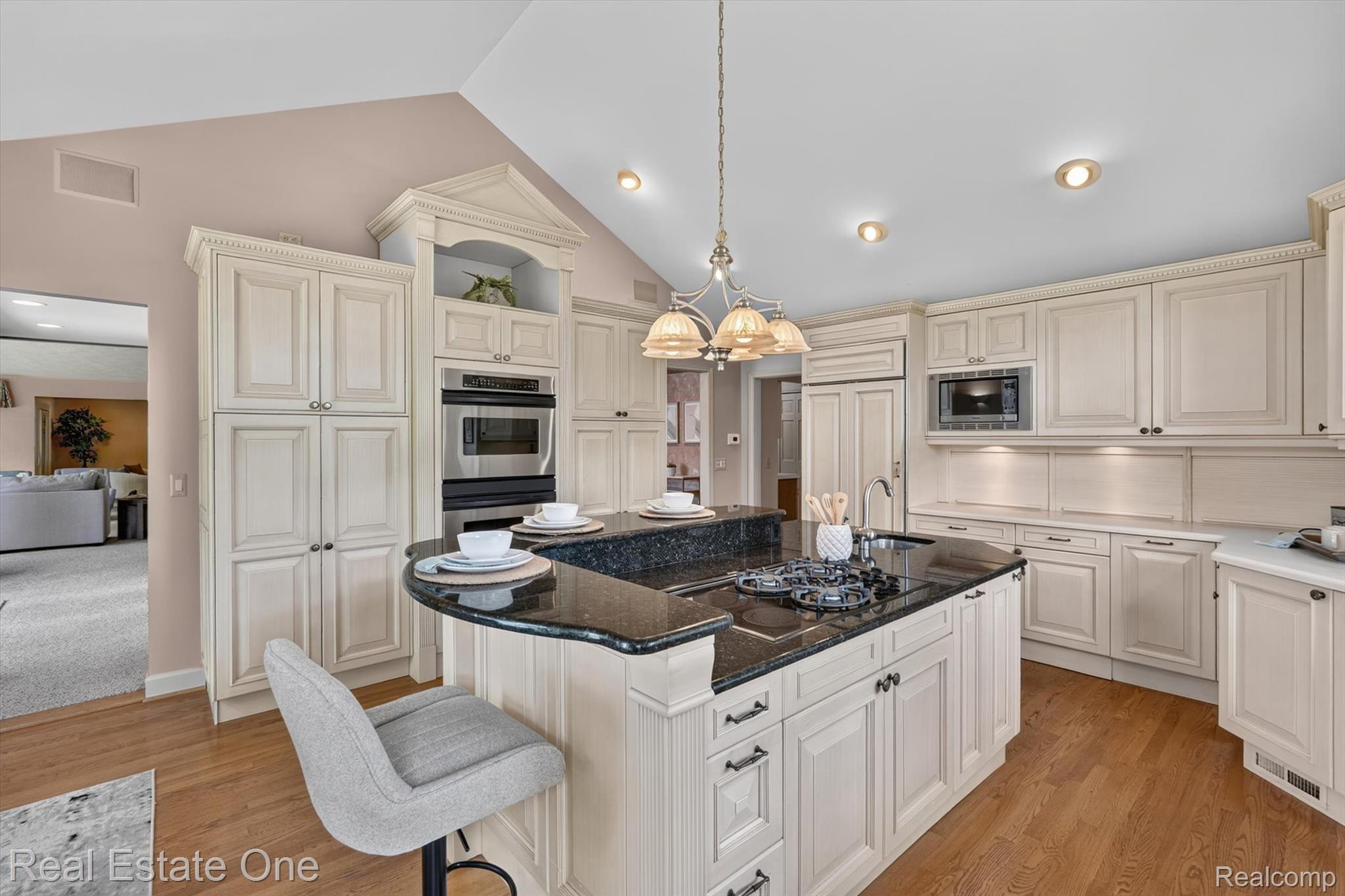 5161 Ledgewood Drive Property Photo 20