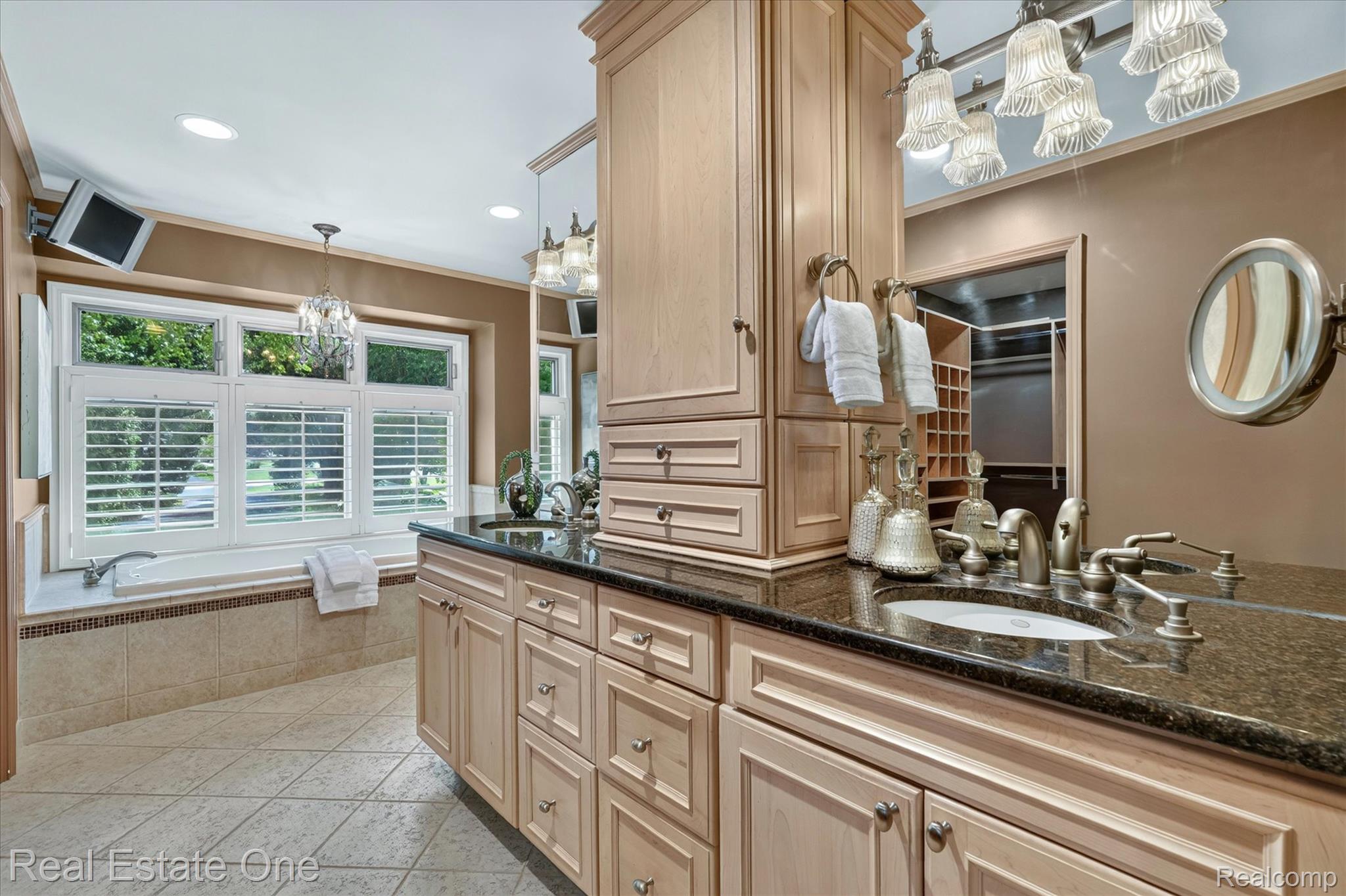 5161 Ledgewood Drive Property Photo 27