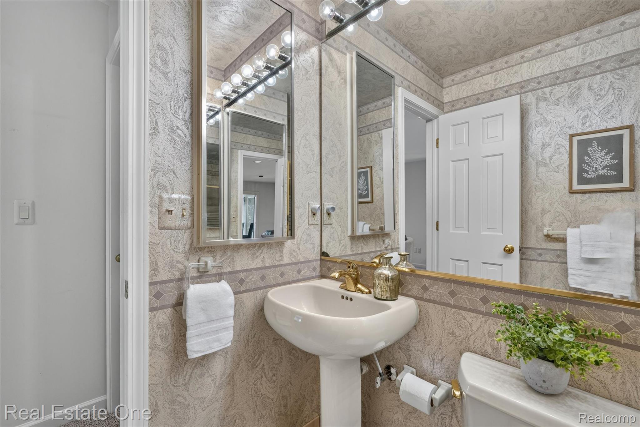 5161 Ledgewood Drive Property Photo 33