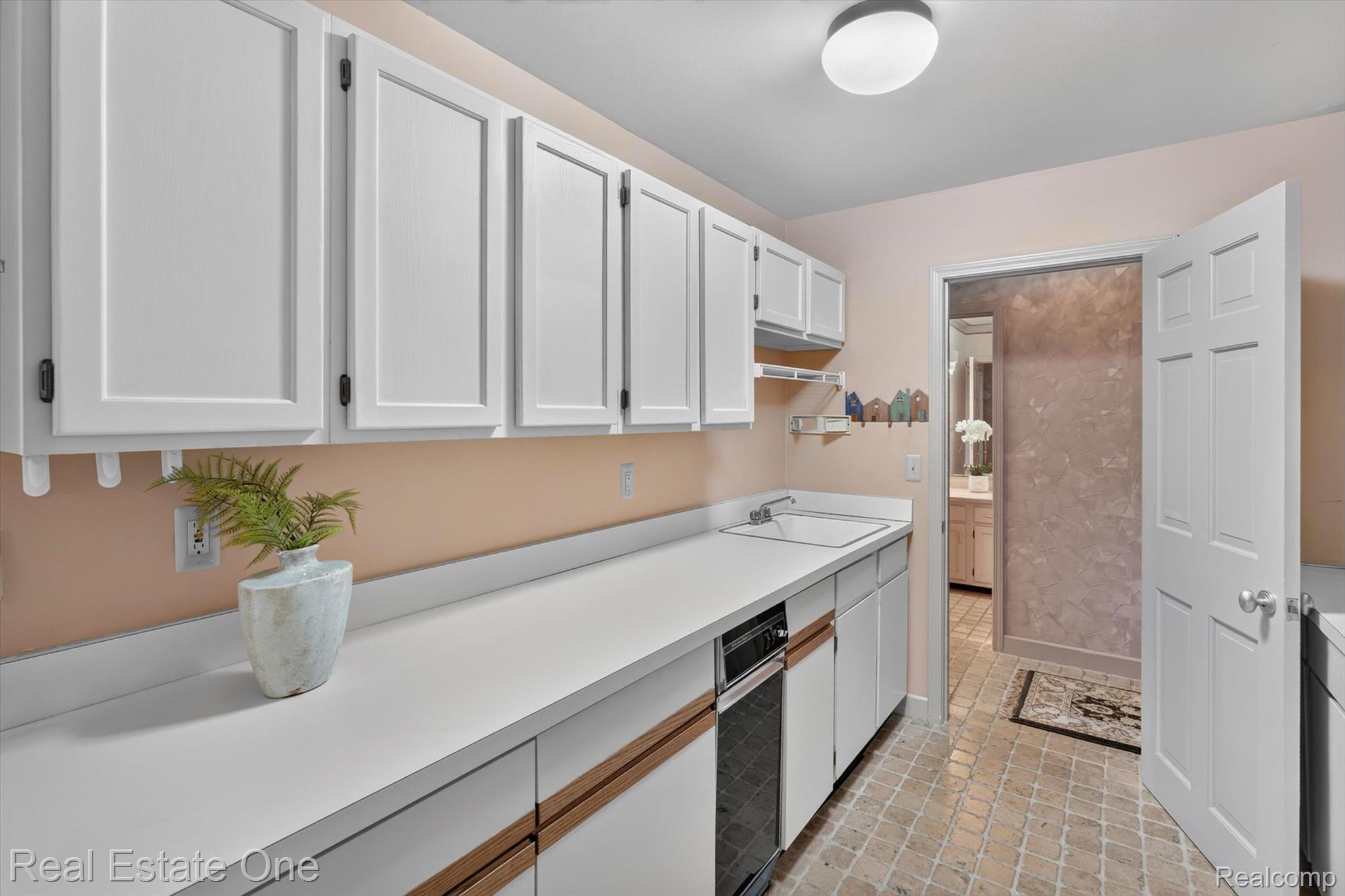 5161 Ledgewood Drive Property Photo 34
