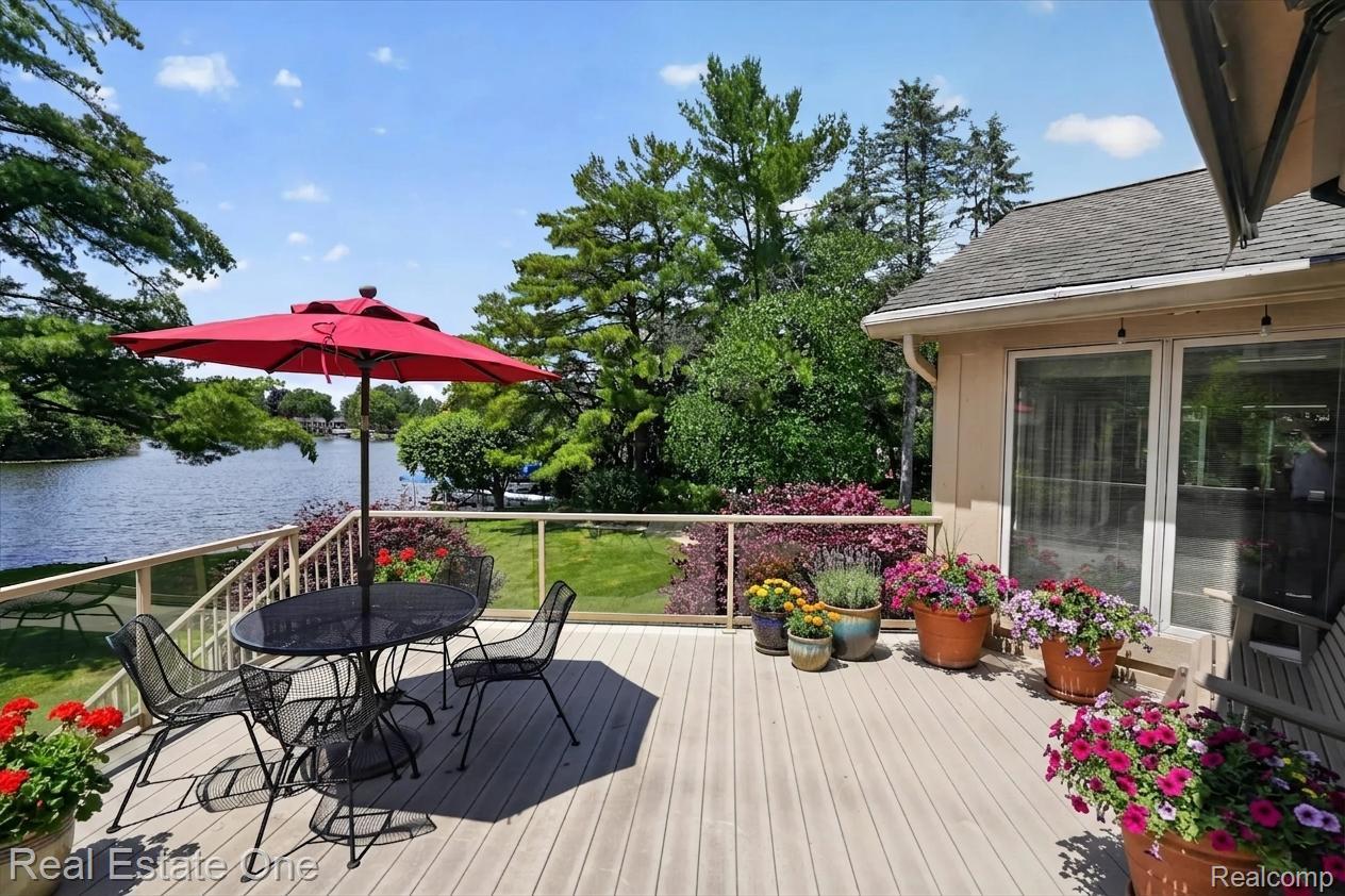 5161 Ledgewood Drive Property Photo 45