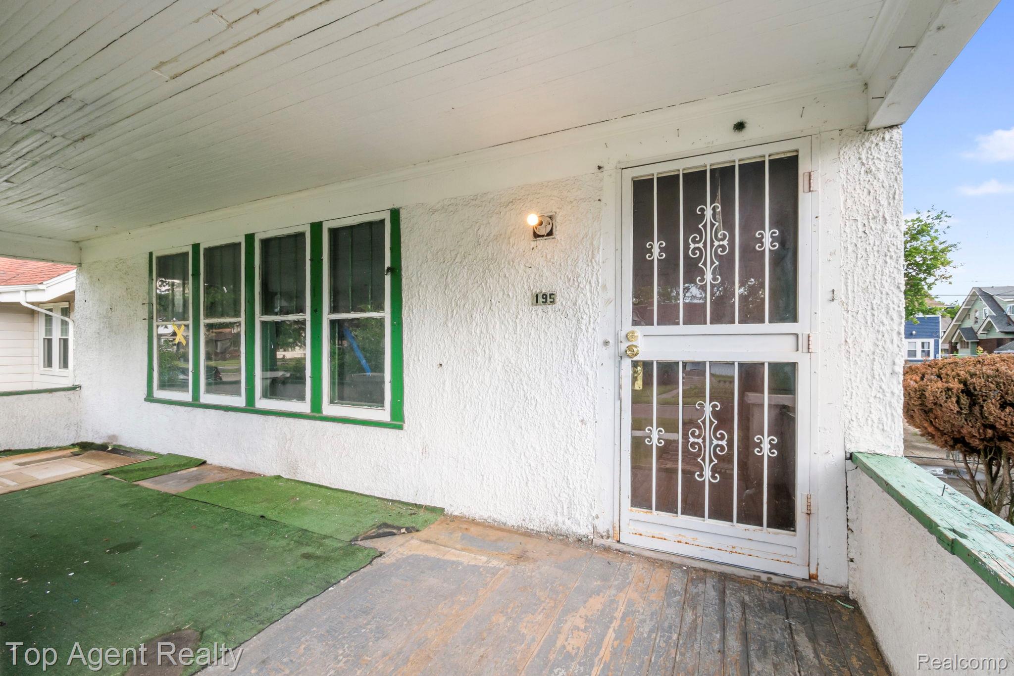 195 Eason Street Property Photo 2