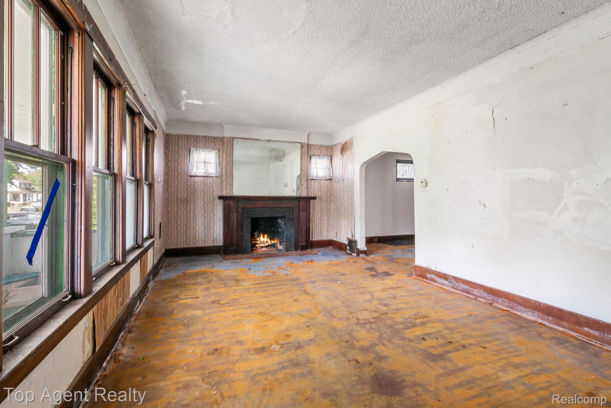 195 Eason Street Property Photo 3