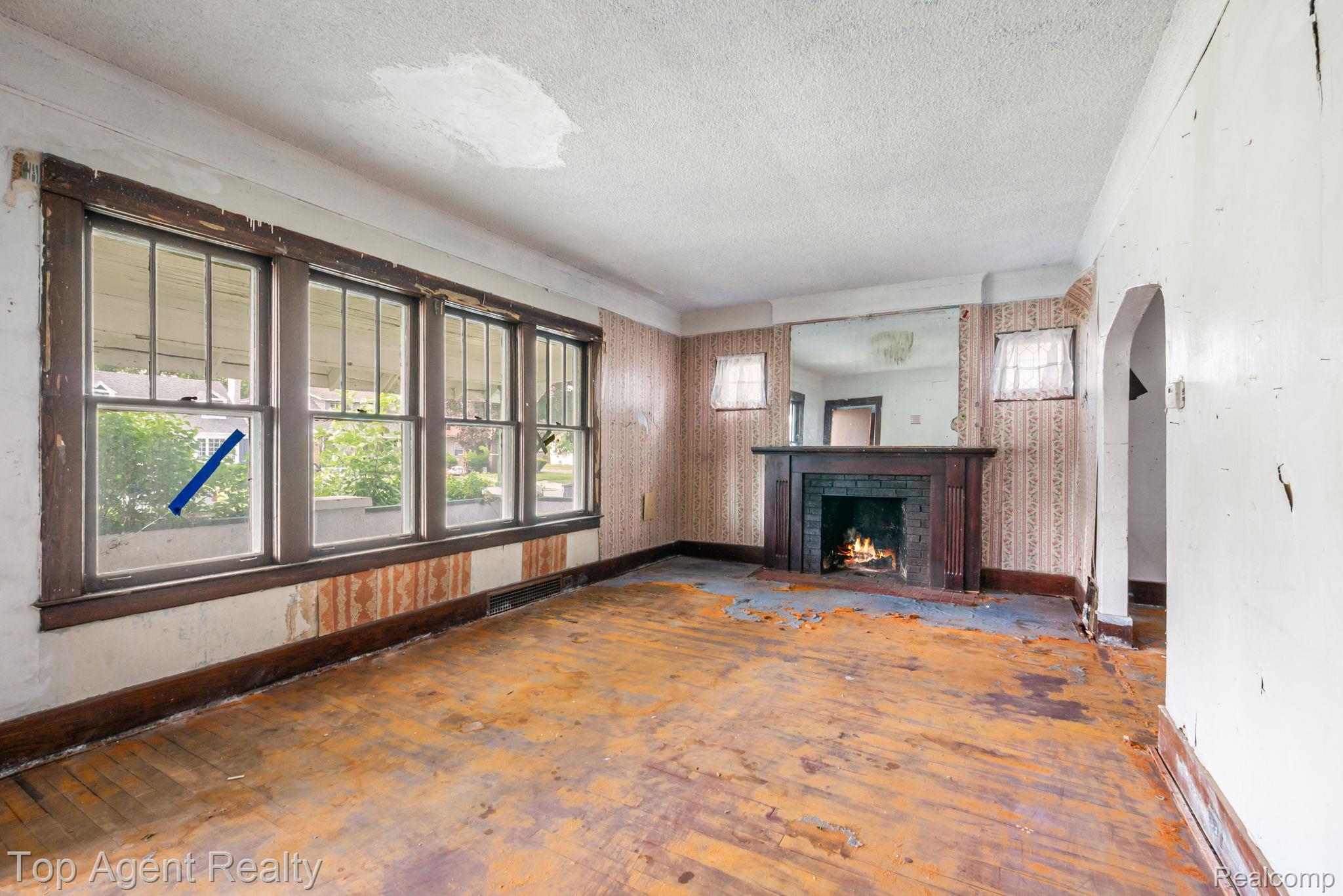 195 Eason Street Property Photo 4