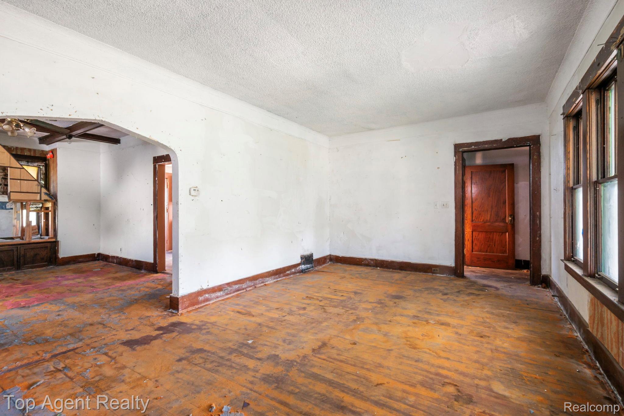 195 Eason Street Property Photo 5