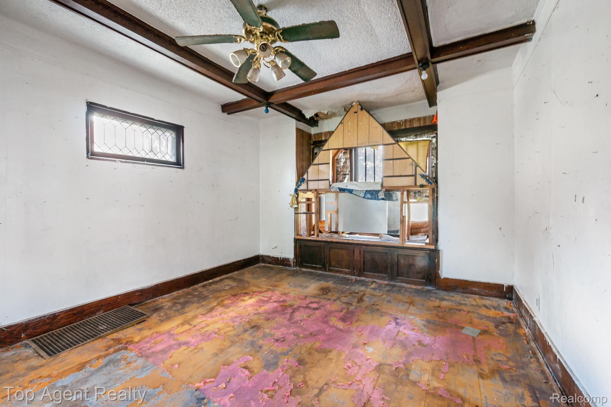 195 Eason Street Property Photo 6