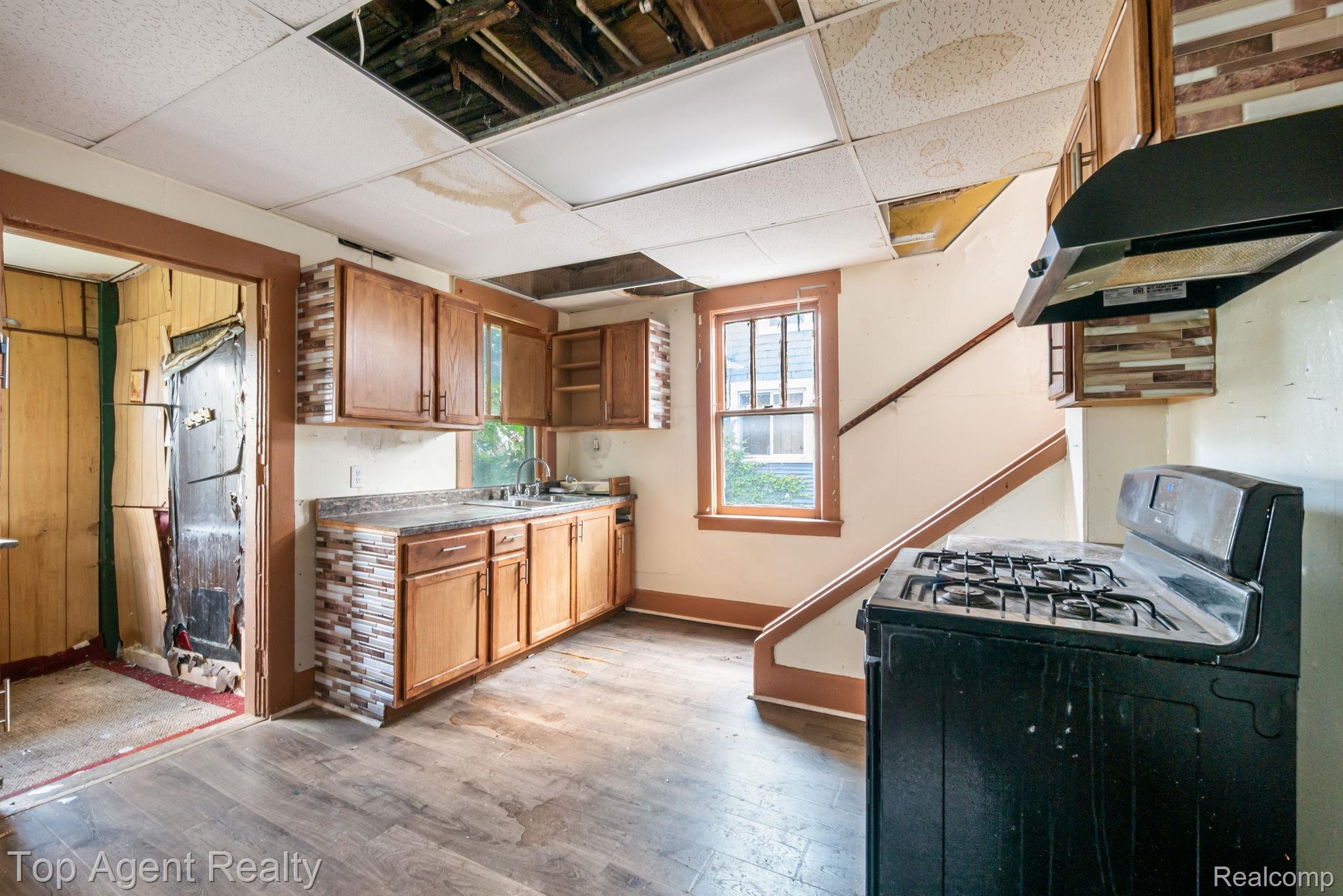 195 Eason Street Property Photo 9
