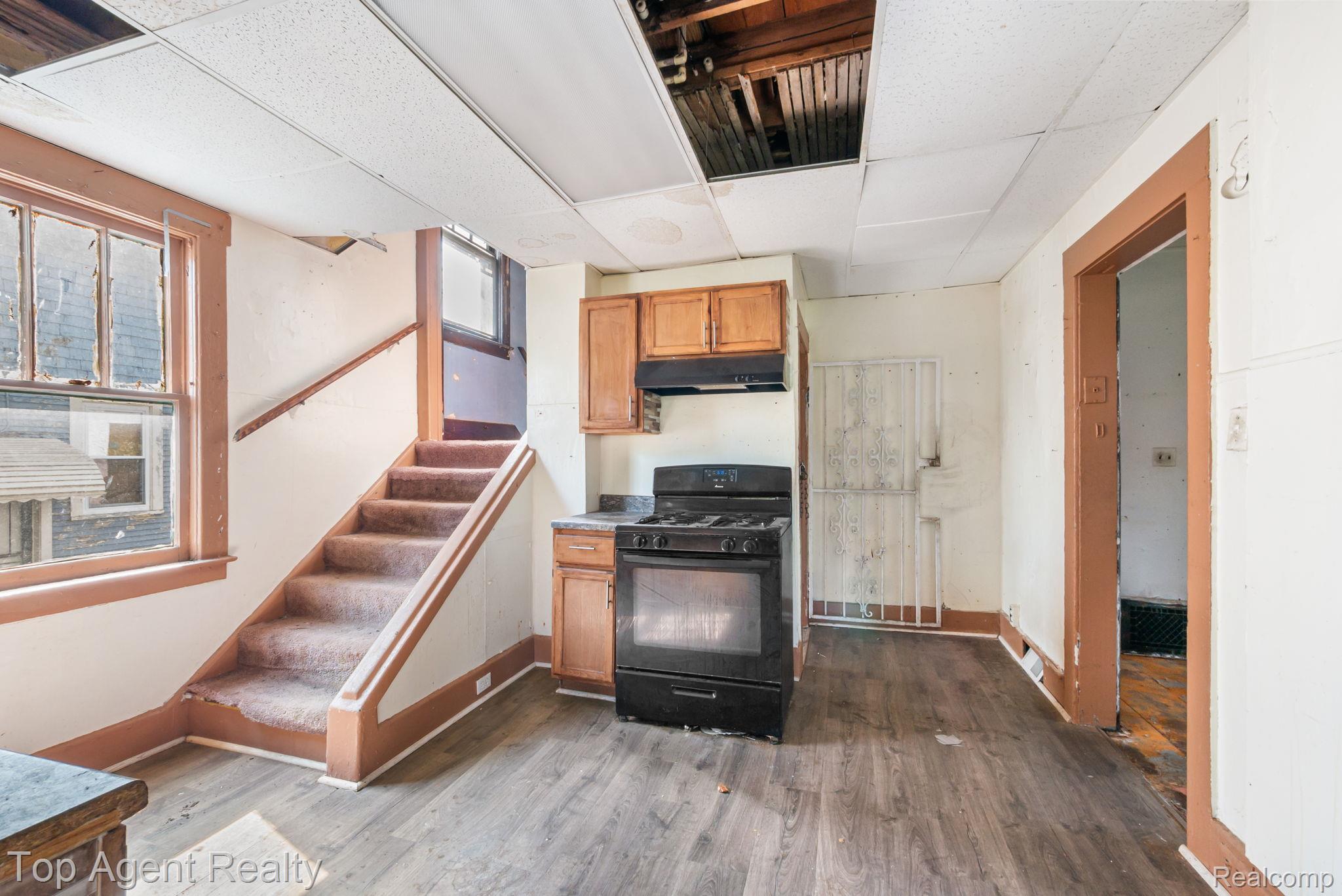195 Eason Street Property Photo 10