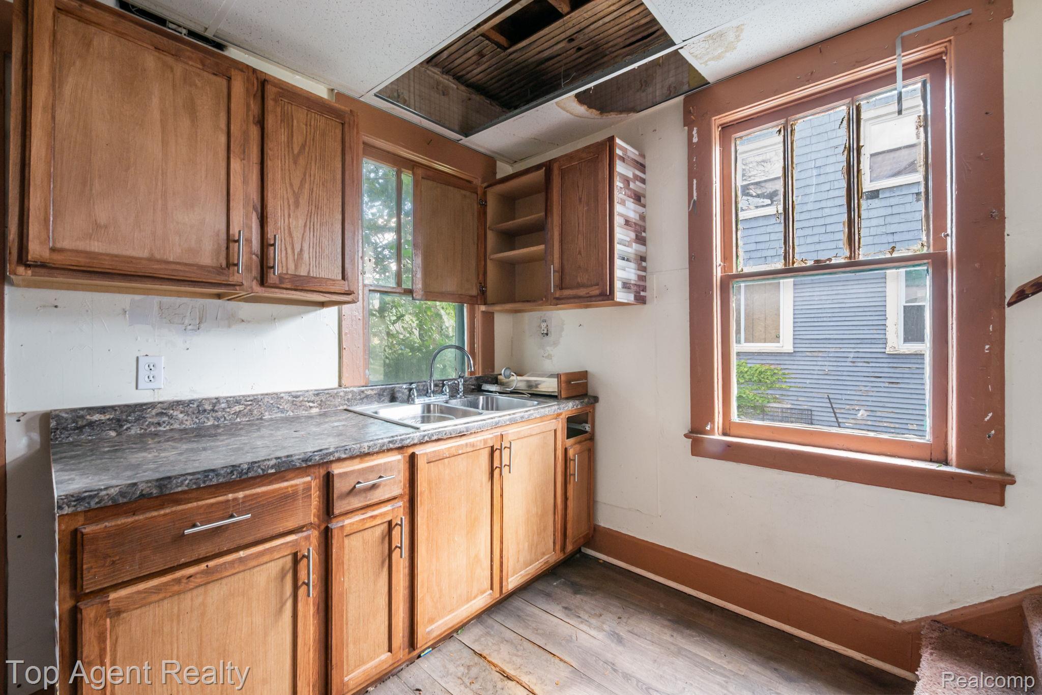 195 Eason Street Property Photo 12