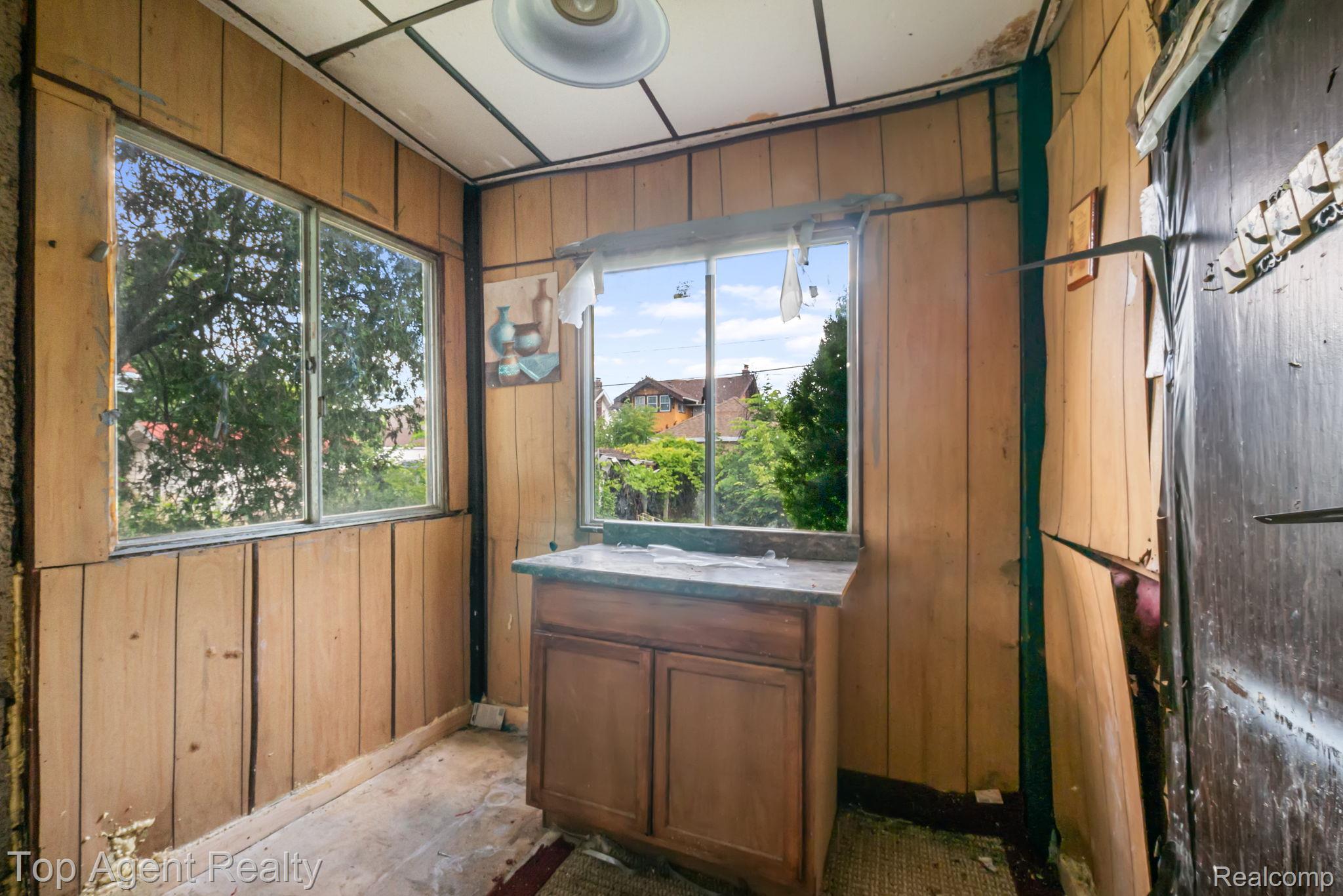 195 Eason Street Property Photo 13