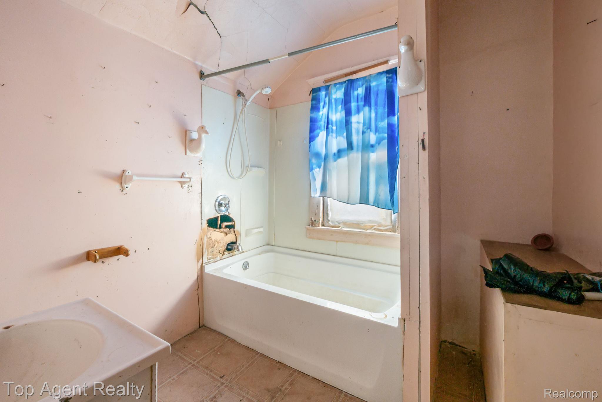195 Eason Street Property Photo 16