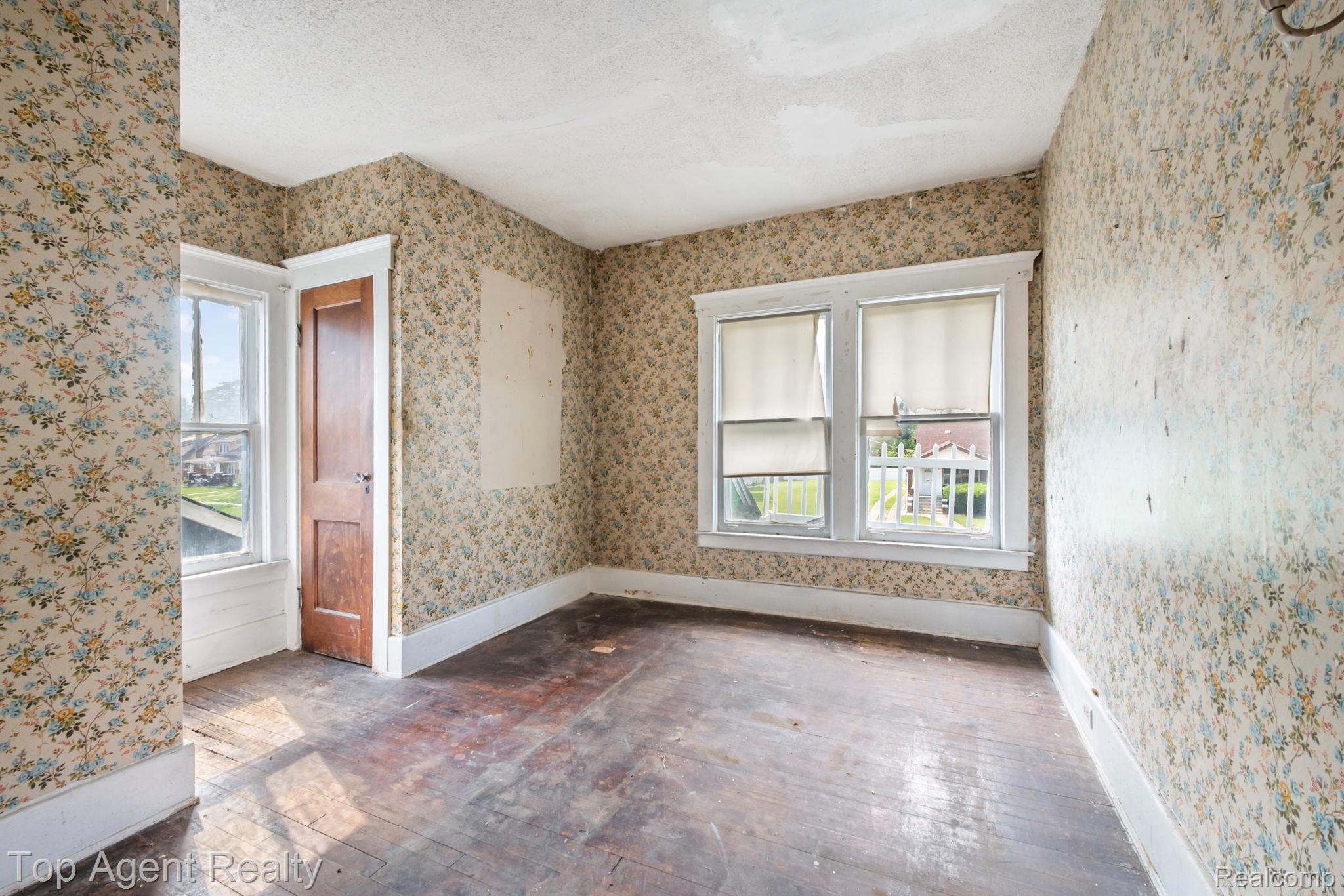 195 Eason Street Property Photo 17