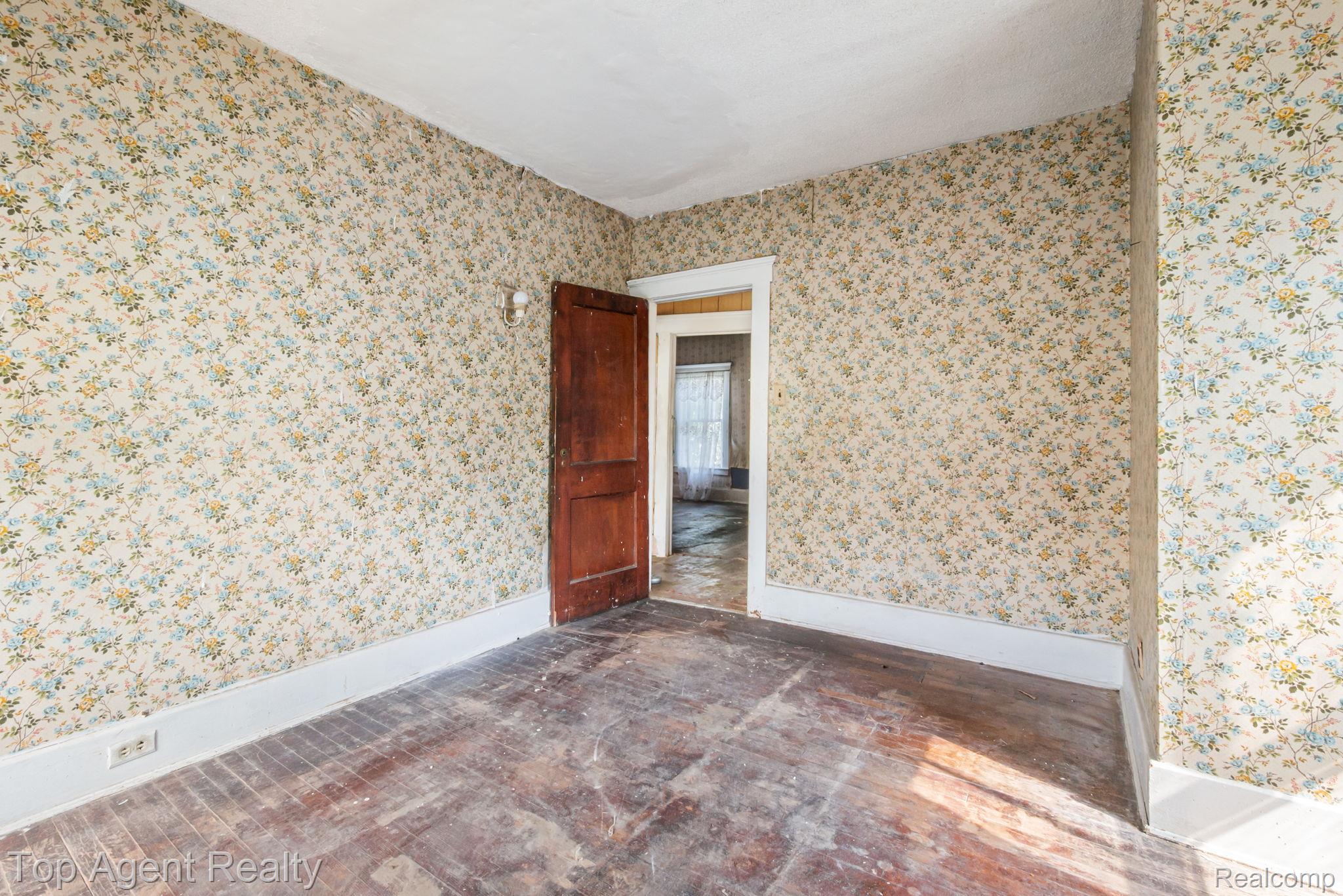 195 Eason Street Property Photo 18