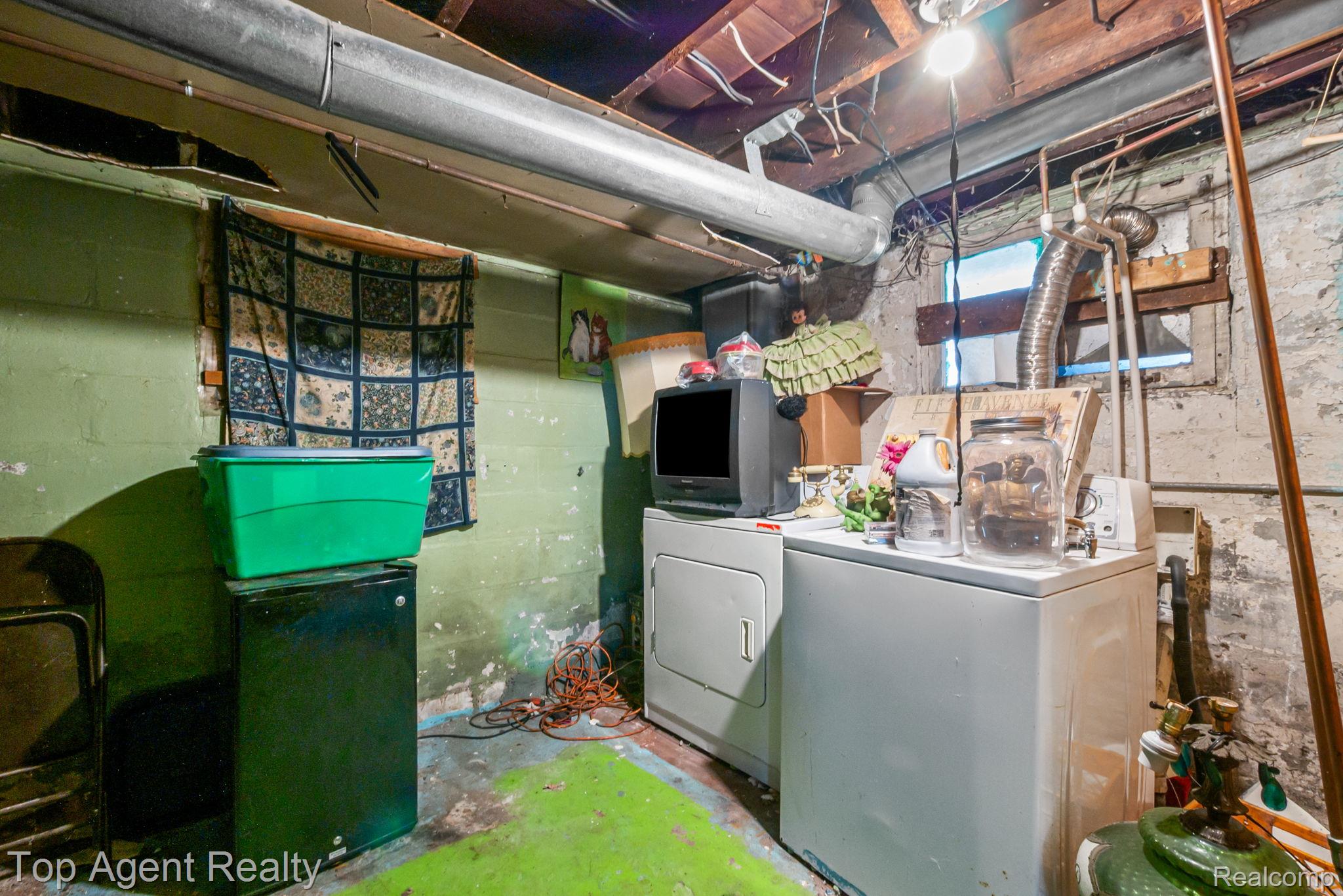 195 Eason Street Property Photo 27
