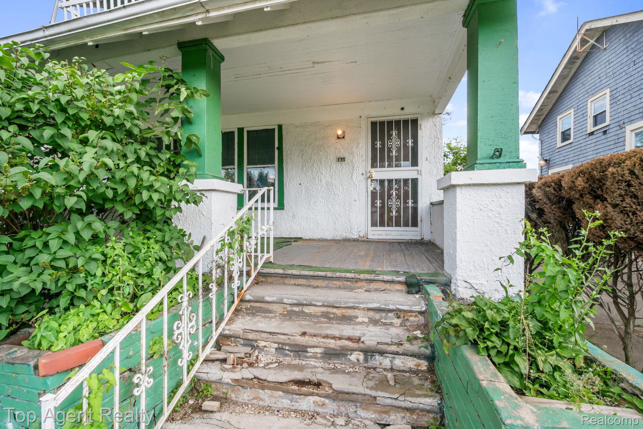 195 Eason Street Property Photo 33