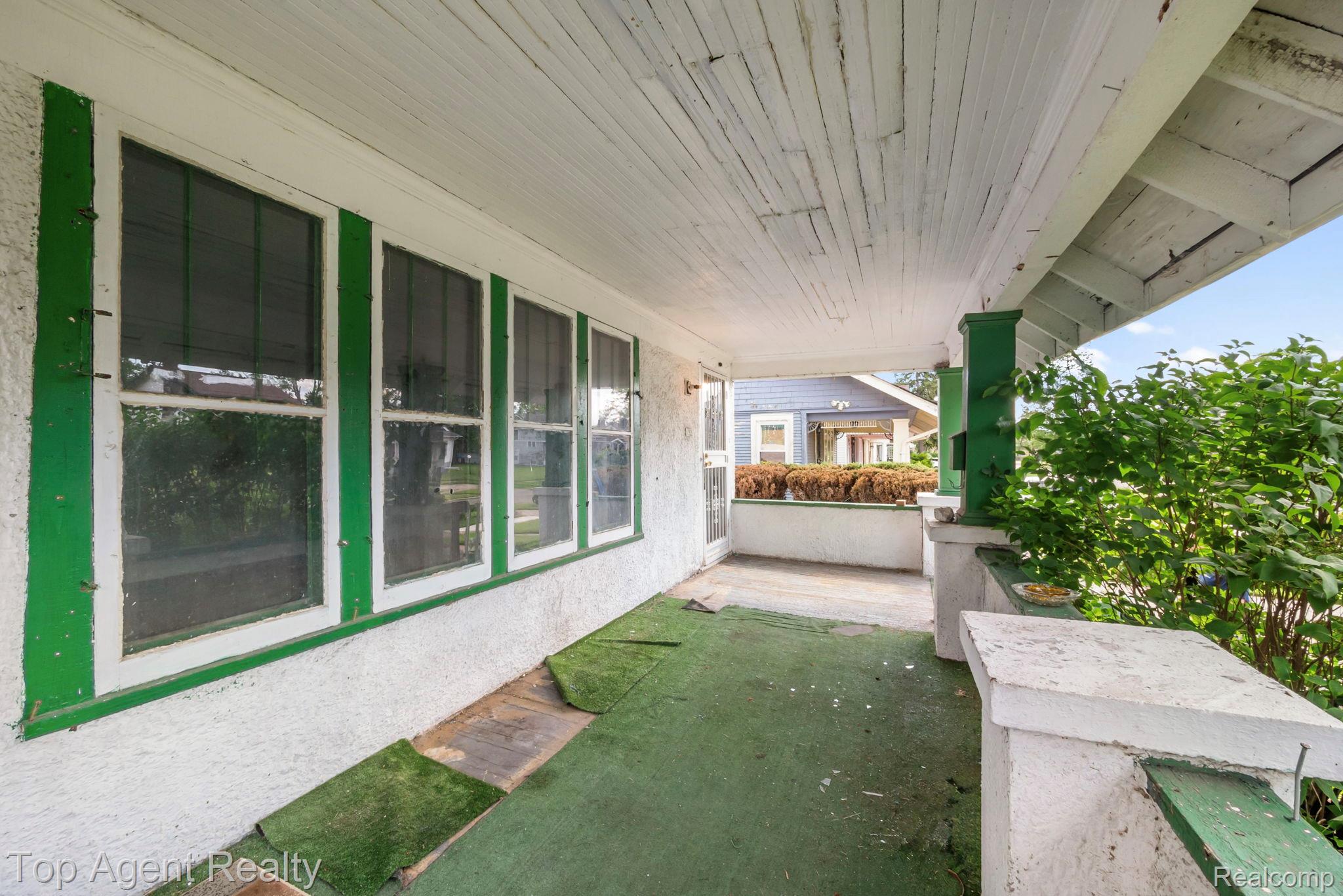 195 Eason Street Property Photo 34