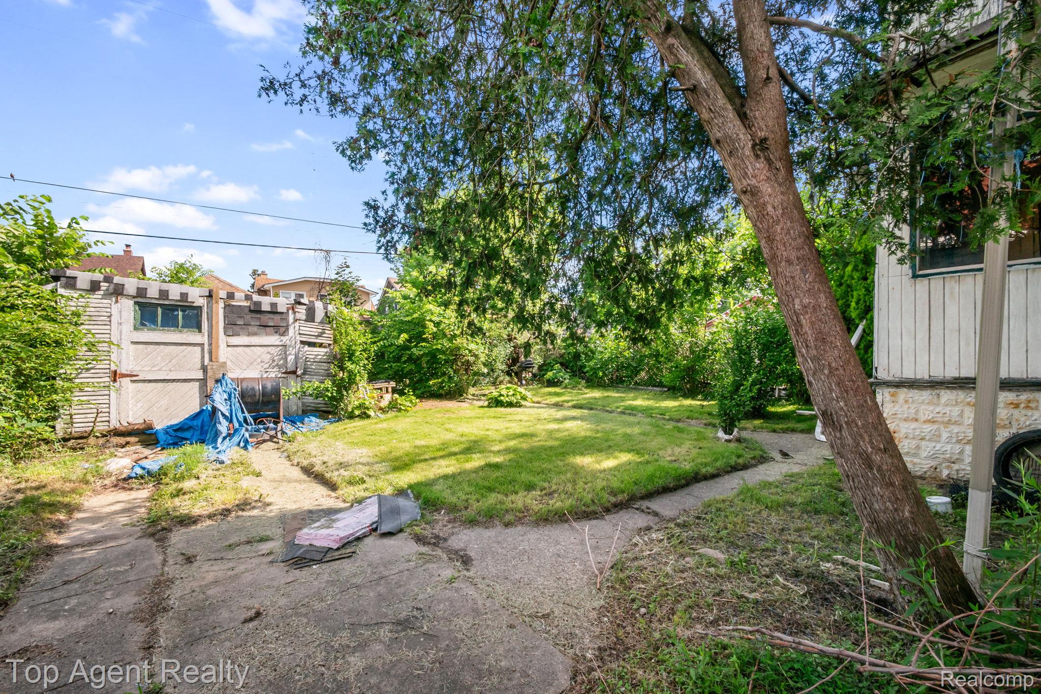 195 Eason Street Property Photo 35