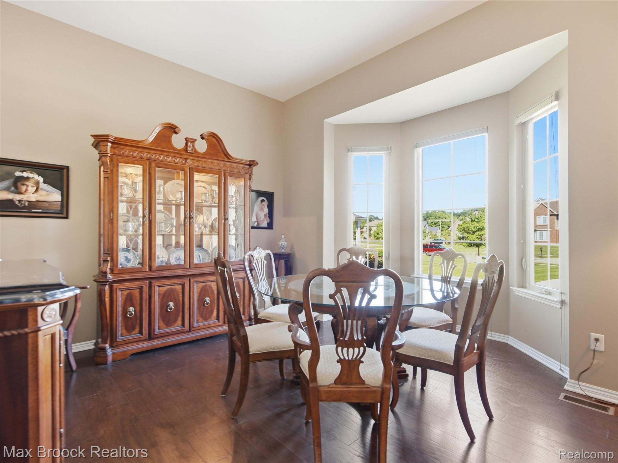 583 Birchcrest Court Property Photo 3