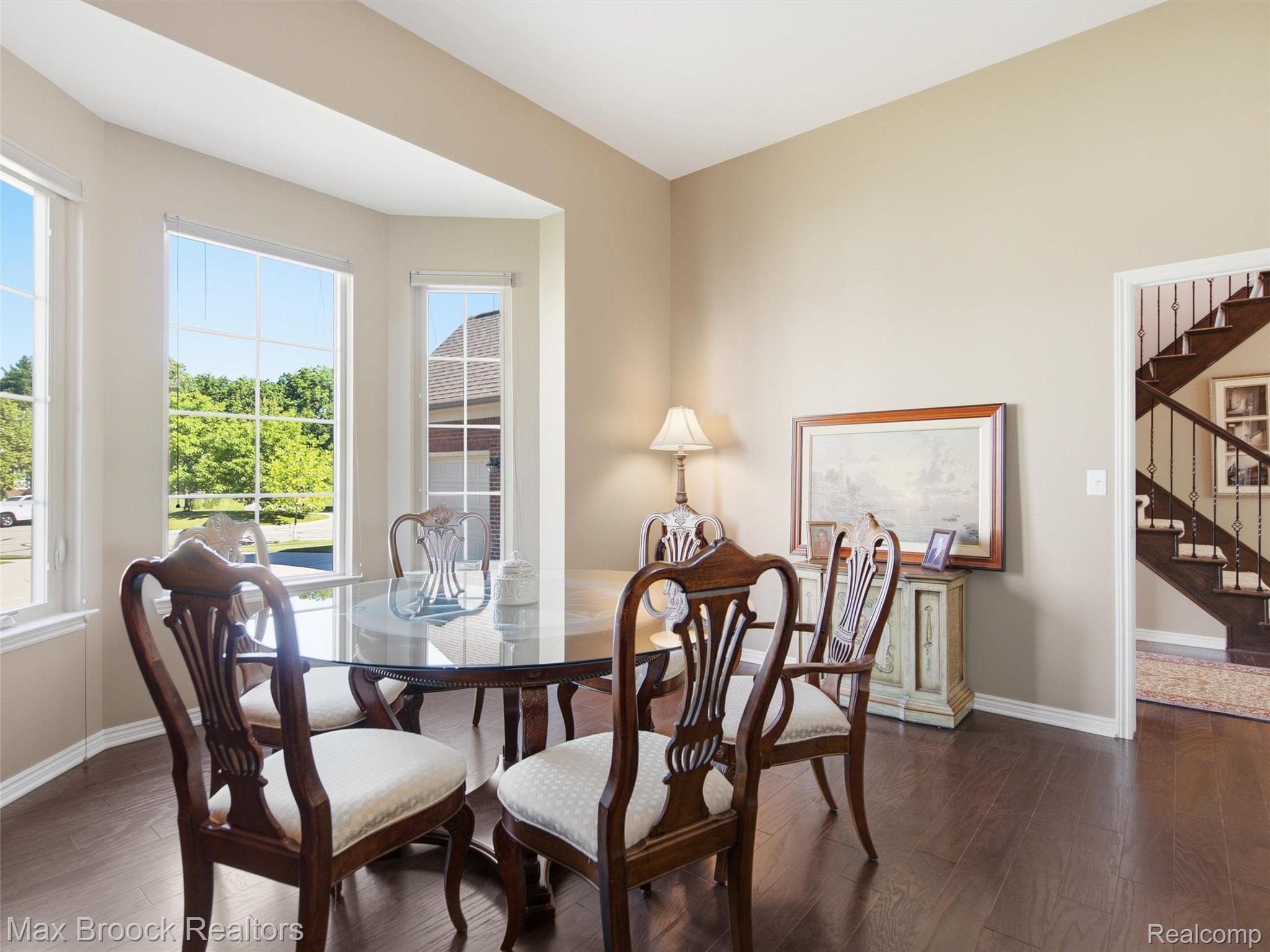 583 Birchcrest Court Property Photo 4