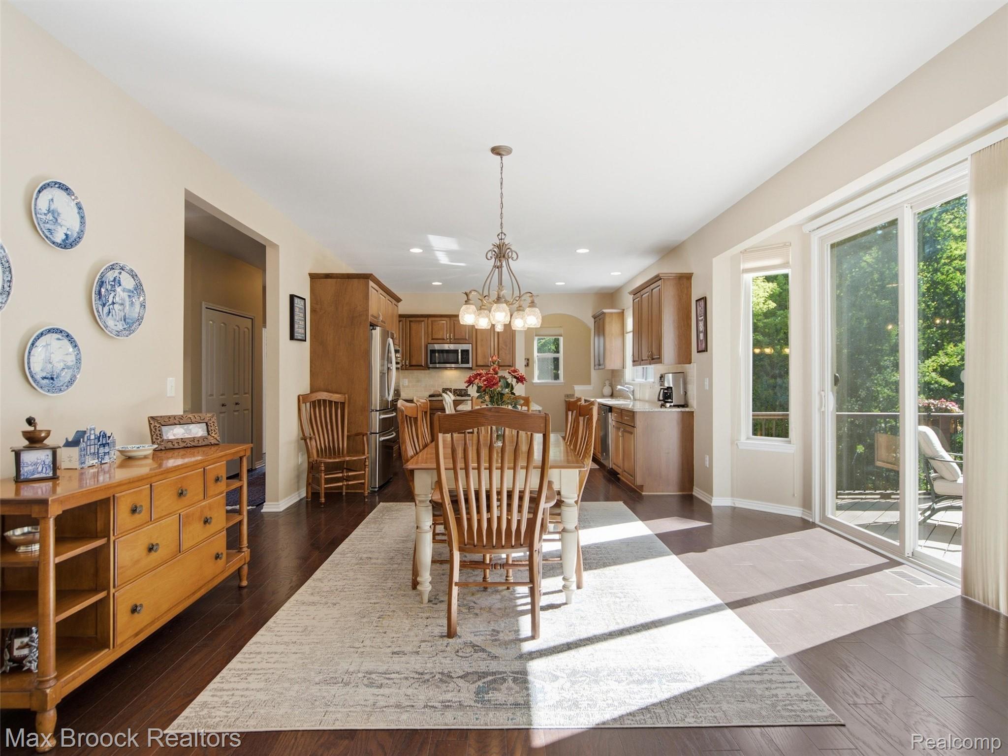 583 Birchcrest Court Property Photo 6