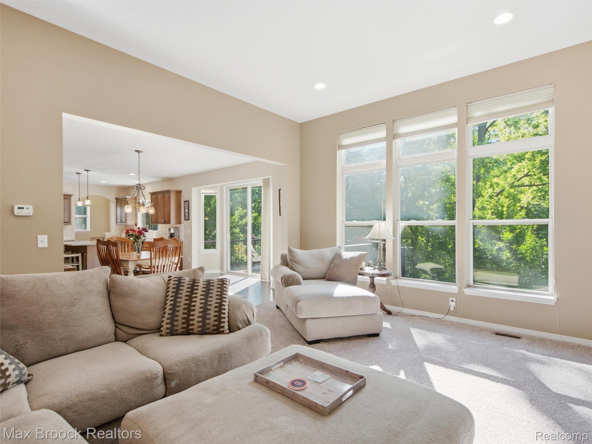 583 Birchcrest Court Property Photo 10