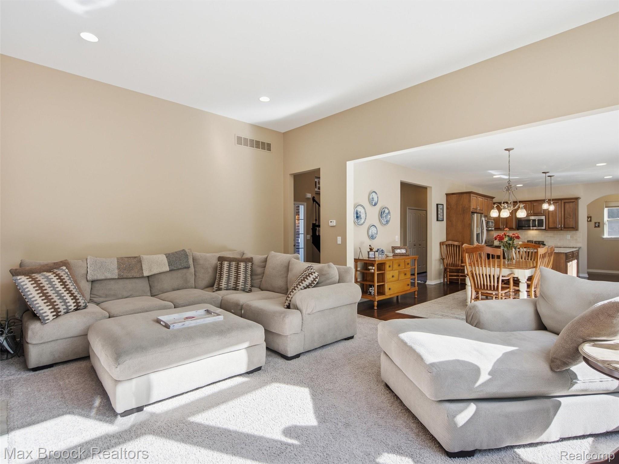 583 Birchcrest Court Property Photo 13