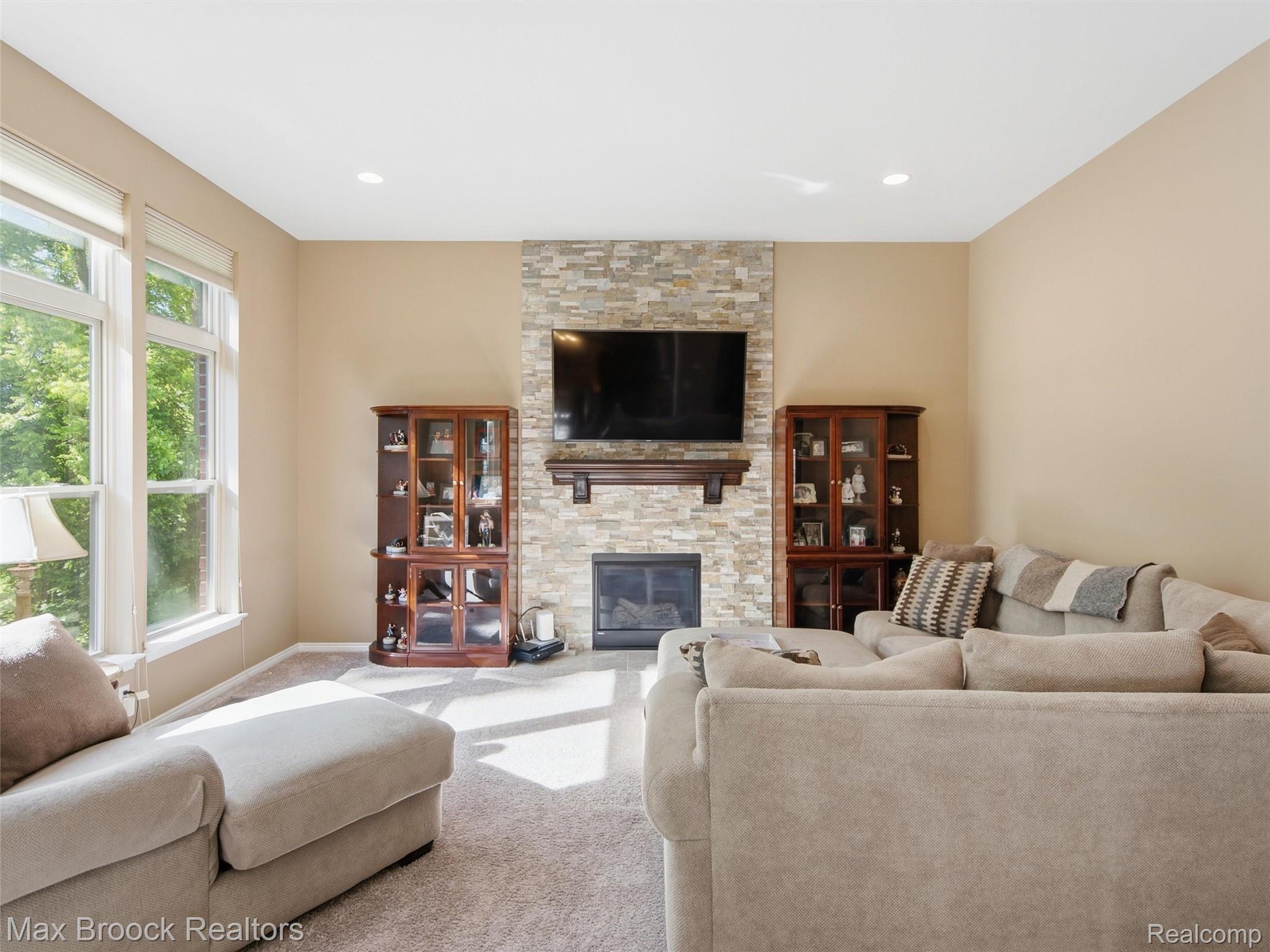 583 Birchcrest Court Property Photo 14