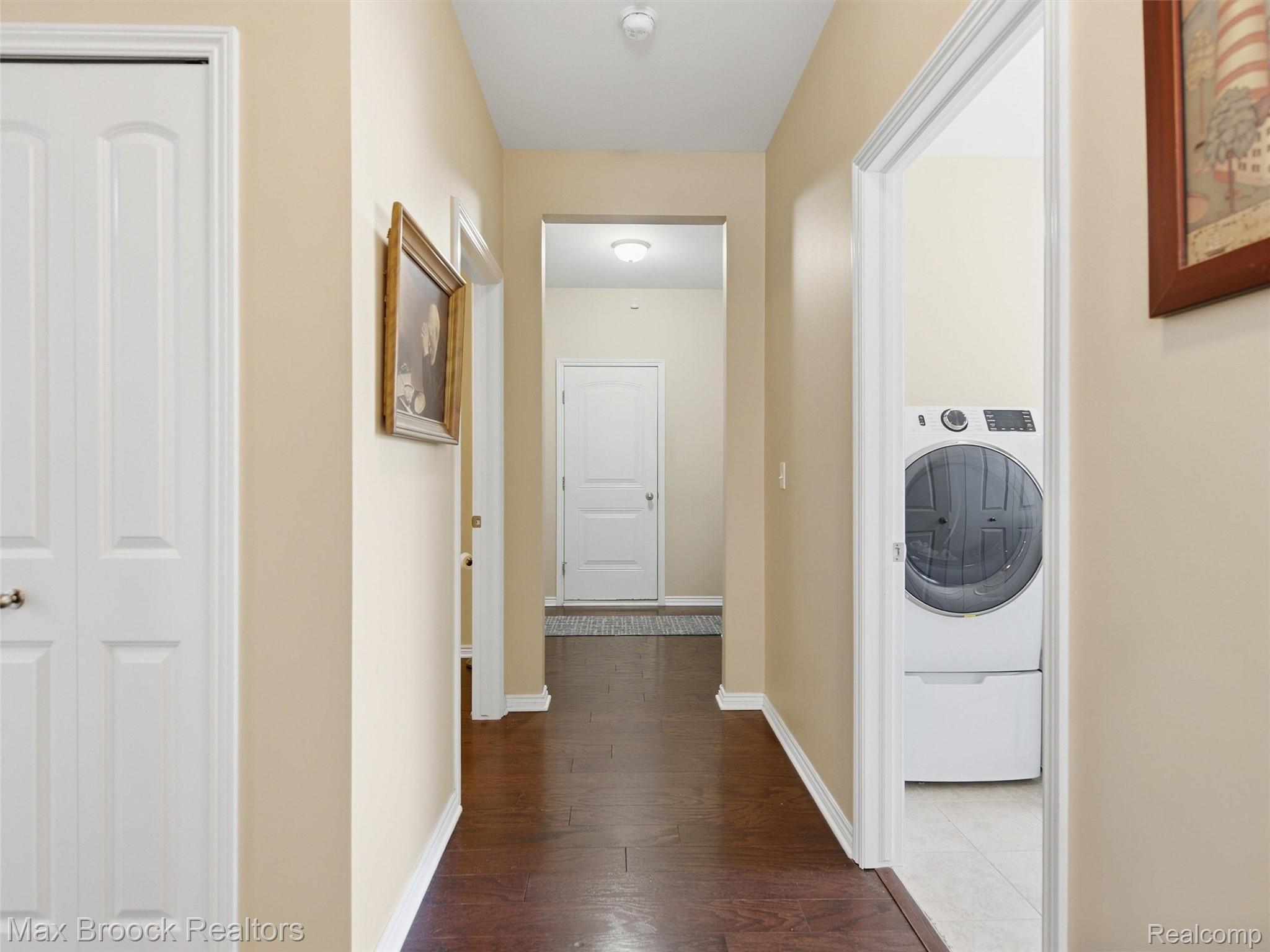 583 Birchcrest Court Property Photo 24