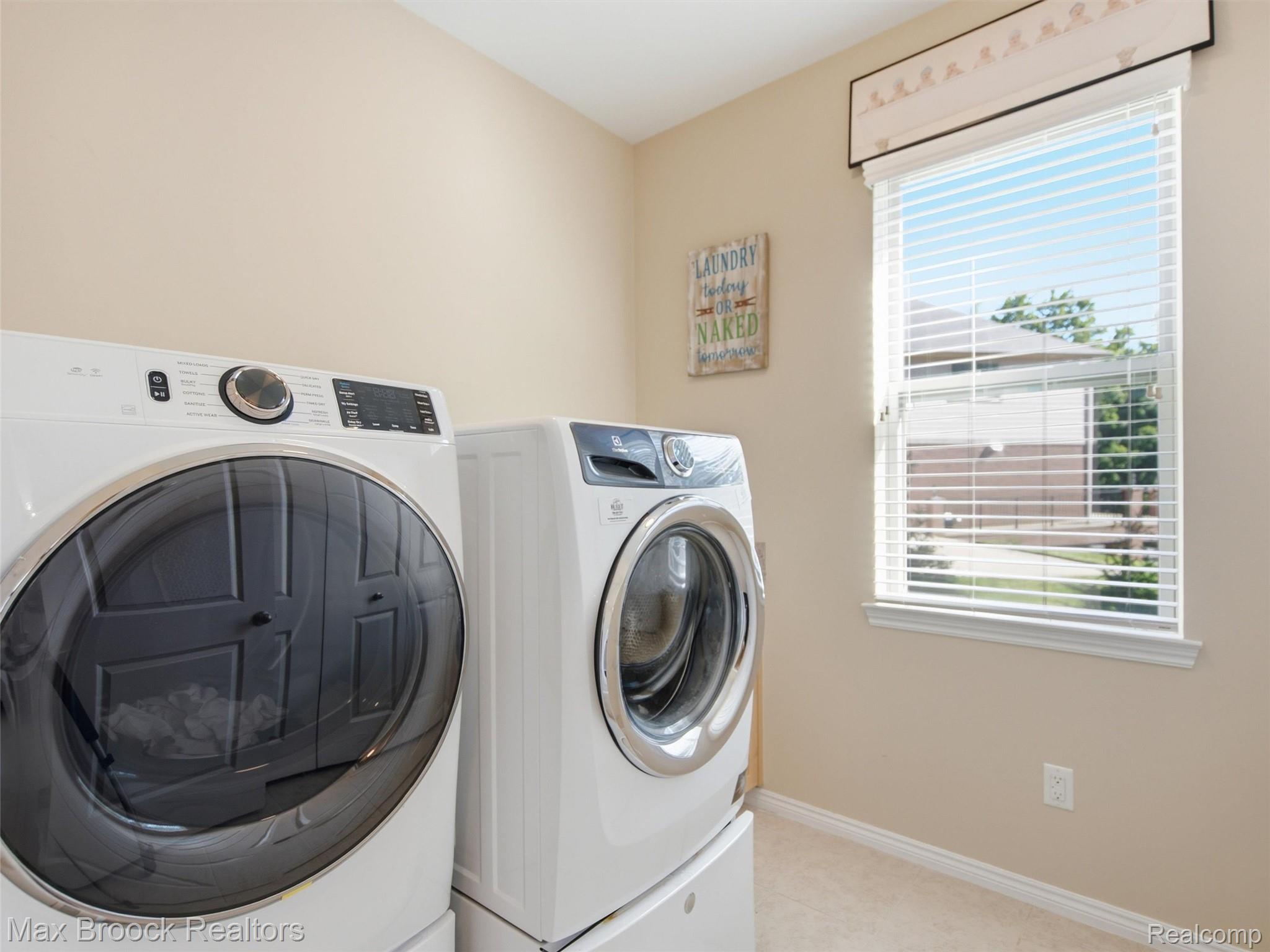 583 Birchcrest Court Property Photo 25