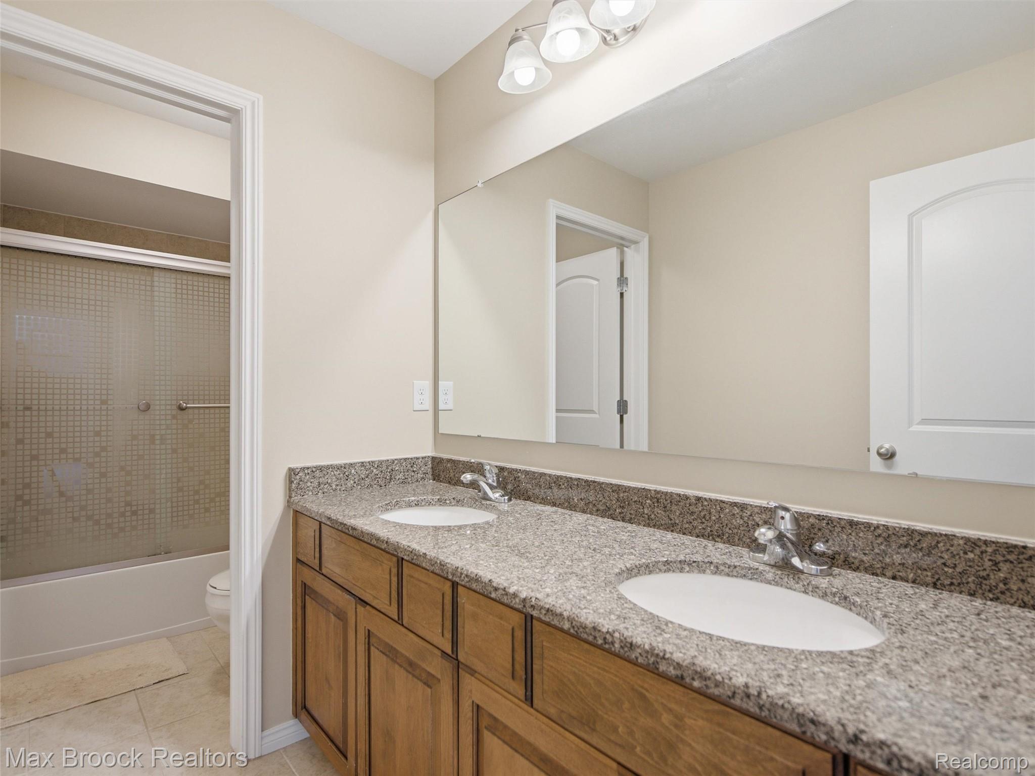 583 Birchcrest Court Property Photo 44