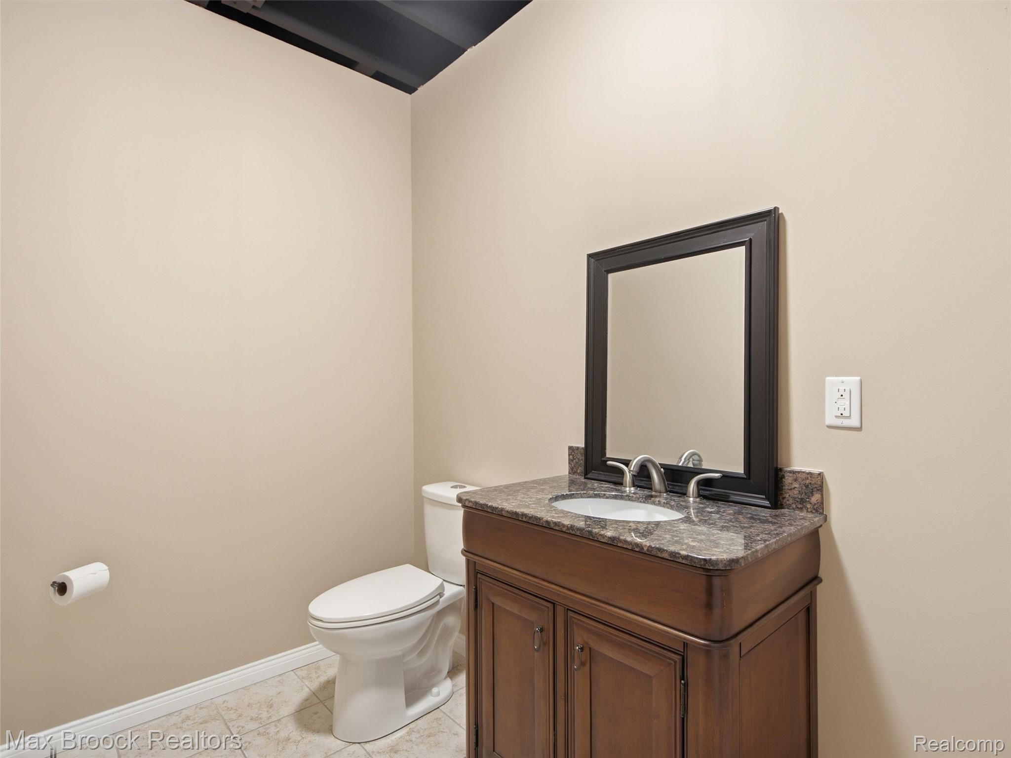 583 Birchcrest Court Property Photo 55