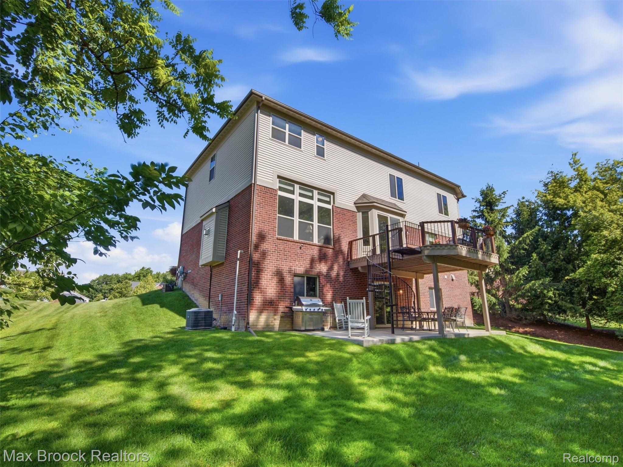 583 Birchcrest Court Property Photo 61