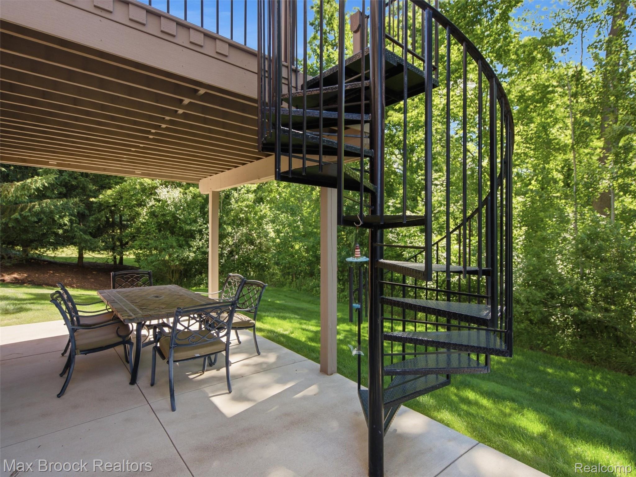 583 Birchcrest Court Property Photo 66