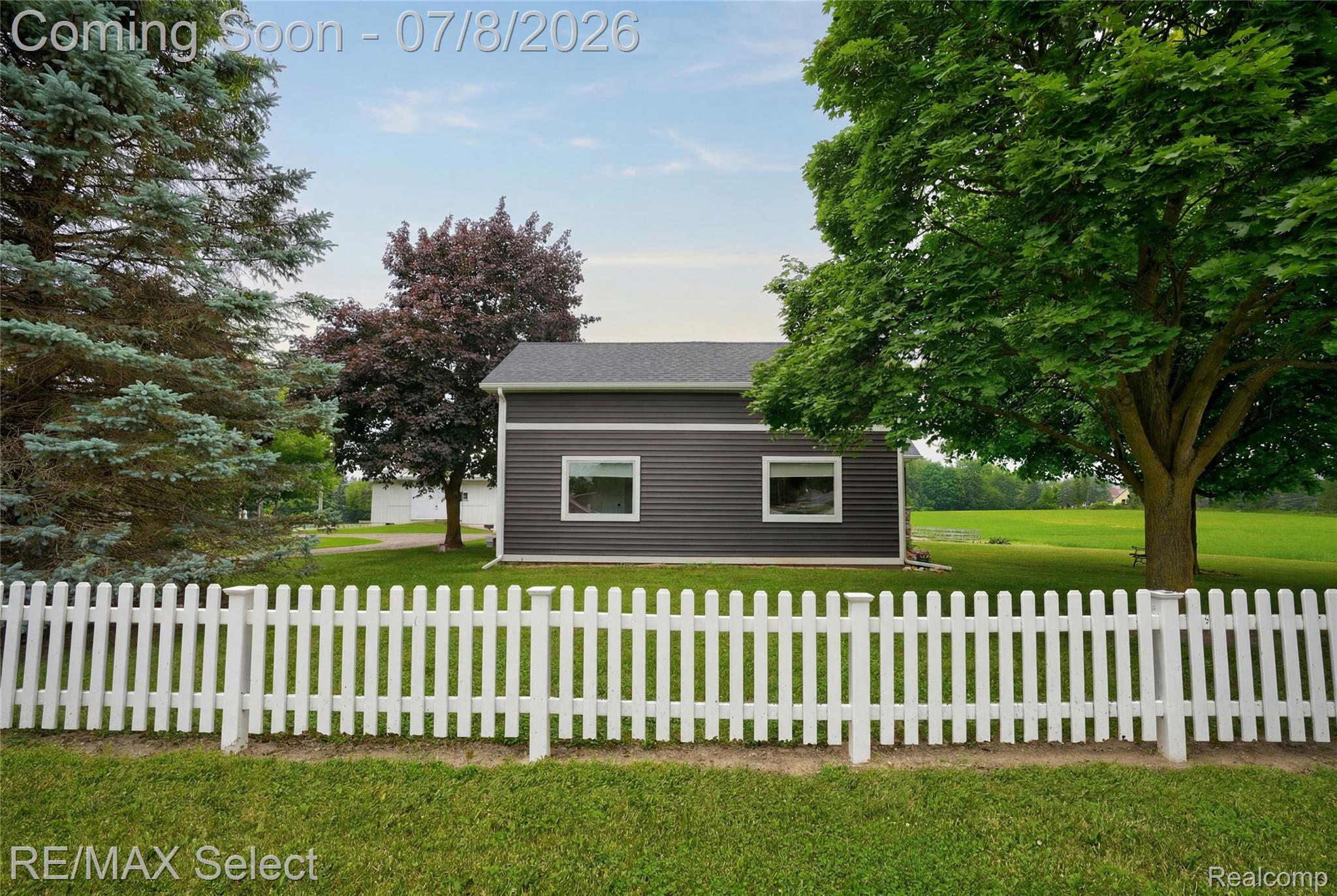 11025 Davison Road Property Photo 9