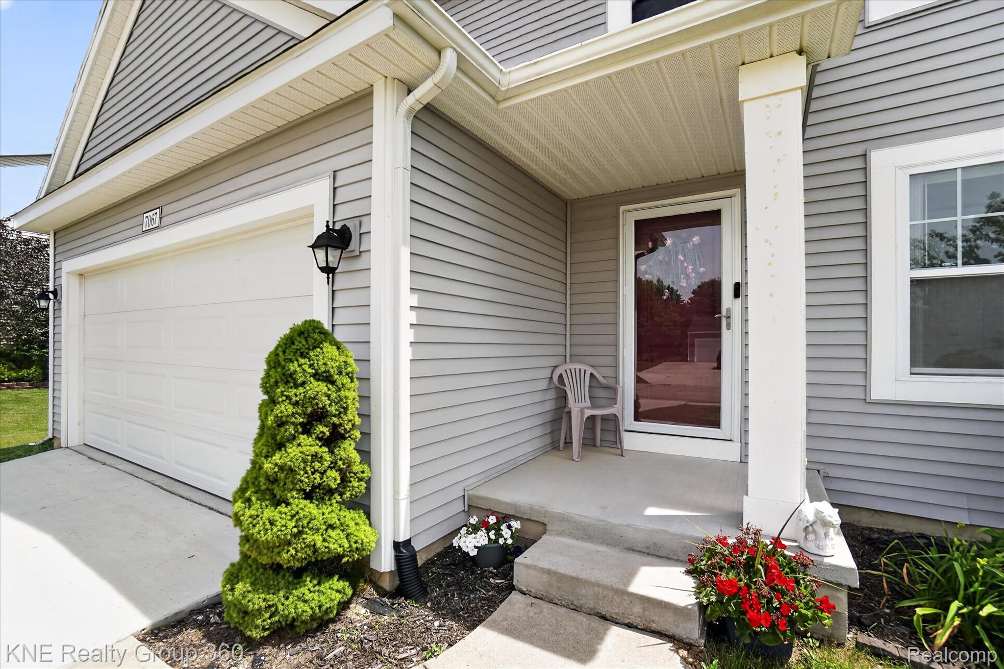 7067 Glenmeadow Court Property Photo 8