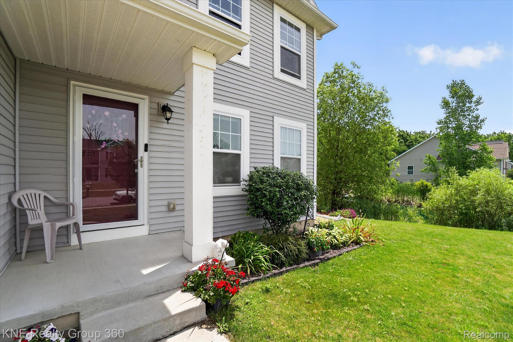 7067 Glenmeadow Court Property Photo 9