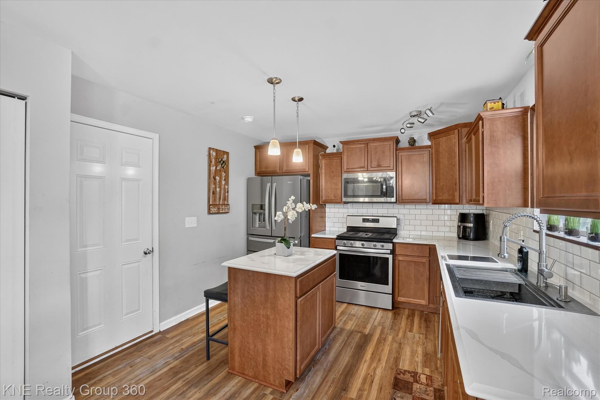 7067 Glenmeadow Court Property Photo 18